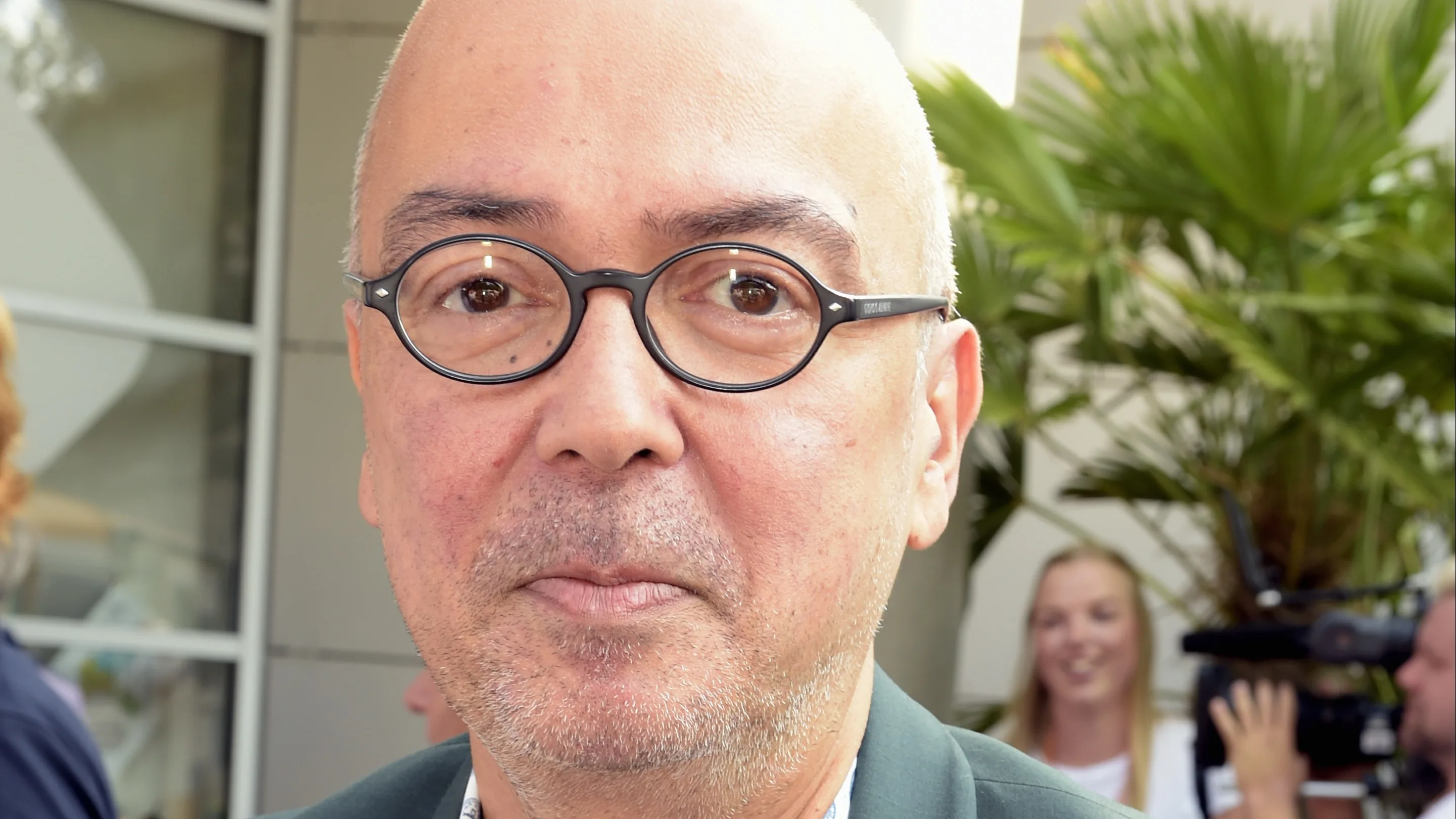 NPO-directeur Frans Klein legt functie tijdelijk neer