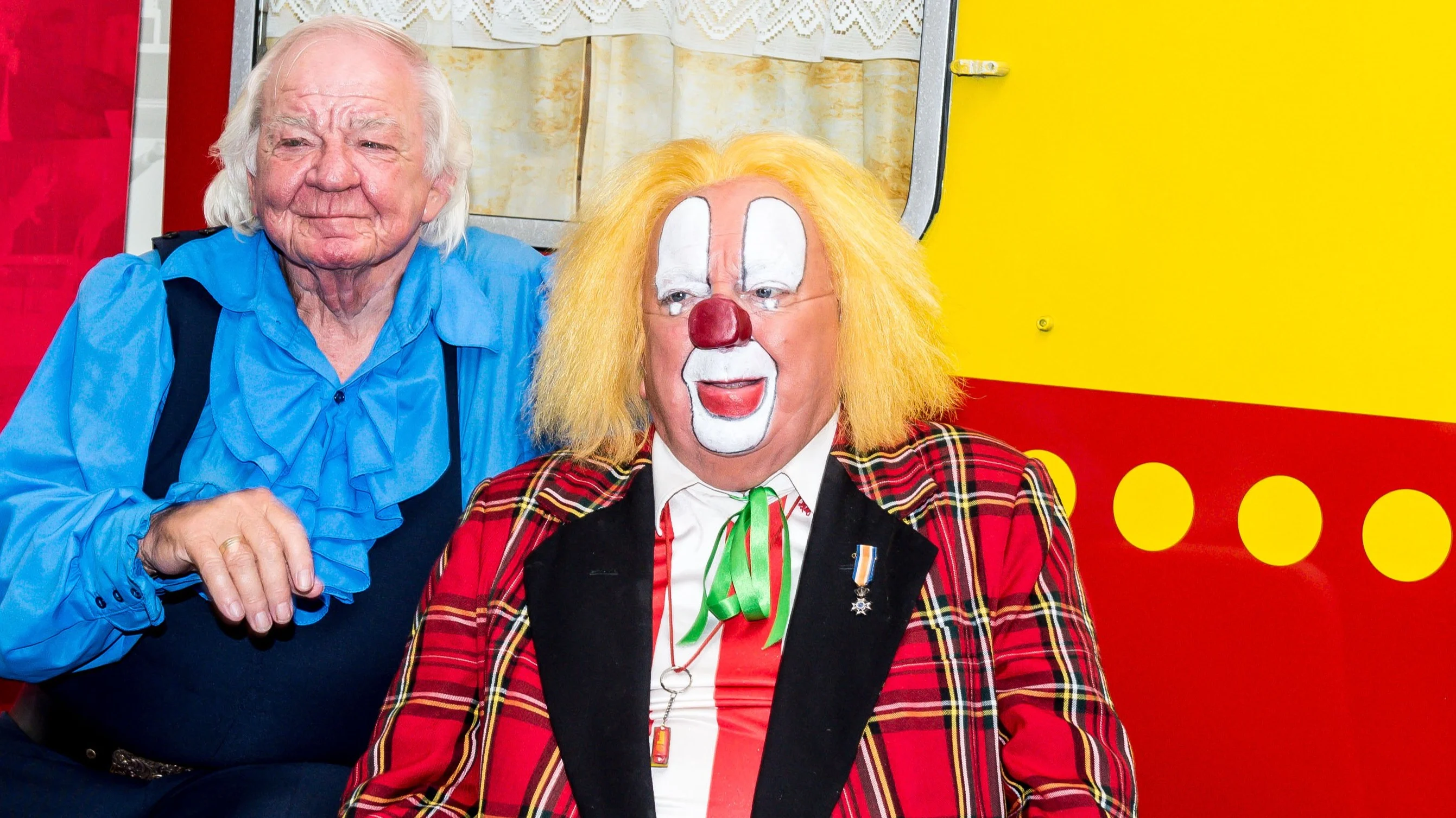 Bassie en Adriaan staan stil bij groot verlies