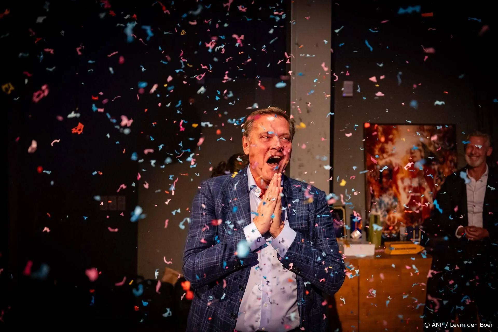 Albert Verlinde verrast op weg naar 'de première van Gooische Vrouwen'