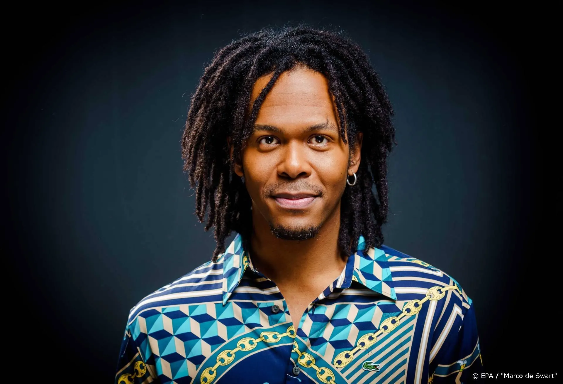 Jeangu Macrooy werkt met taalcoach aan songfestivallied