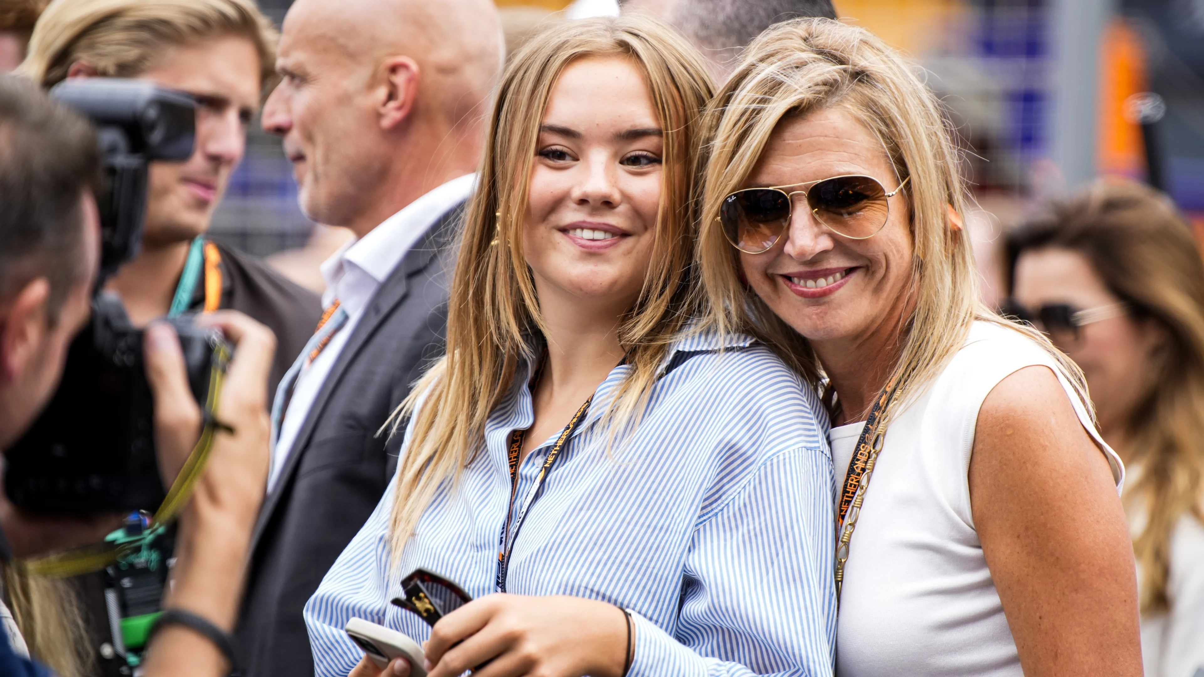 Prinses Ariane zwemt voor goed doel in Amsterdamse grachten