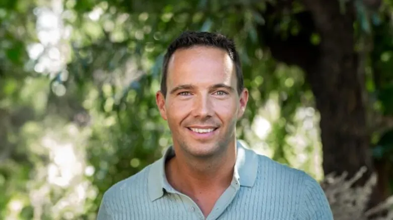 Enorme brand verwoest kippenboerderij van Boer zoekt vrouw-John