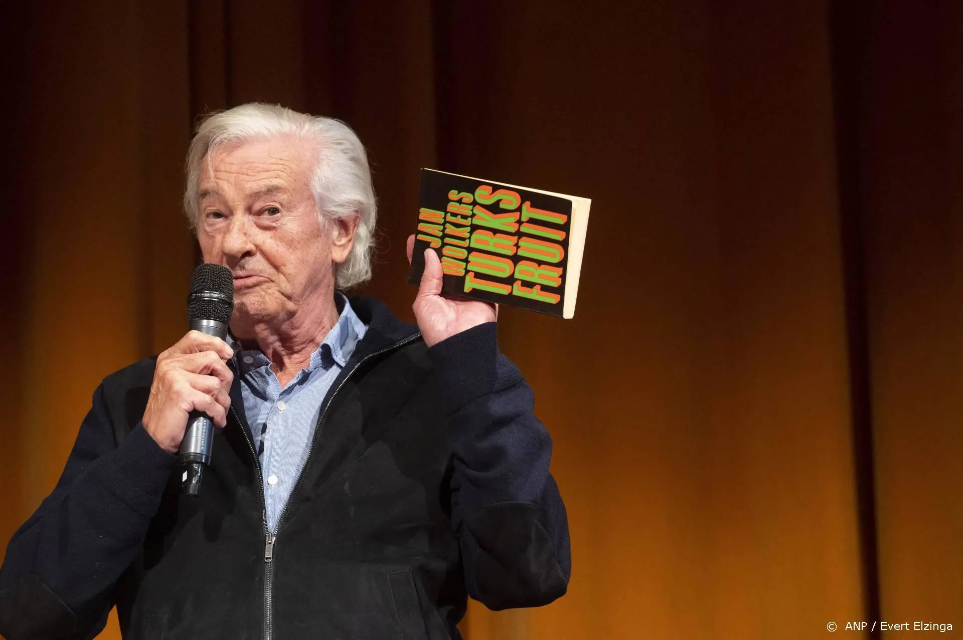 Paul Verhoeven wil deze roman verfilmen