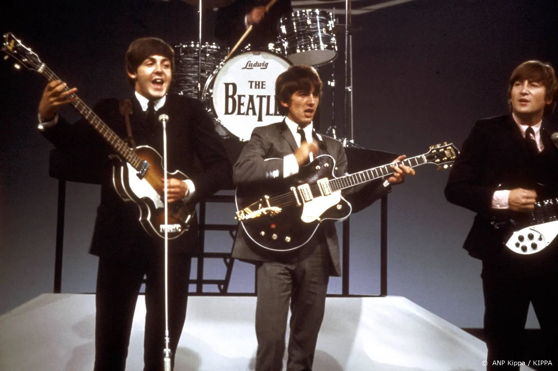 Zoon John Lennon verkoopt Beatles-memorabilia als NFT's