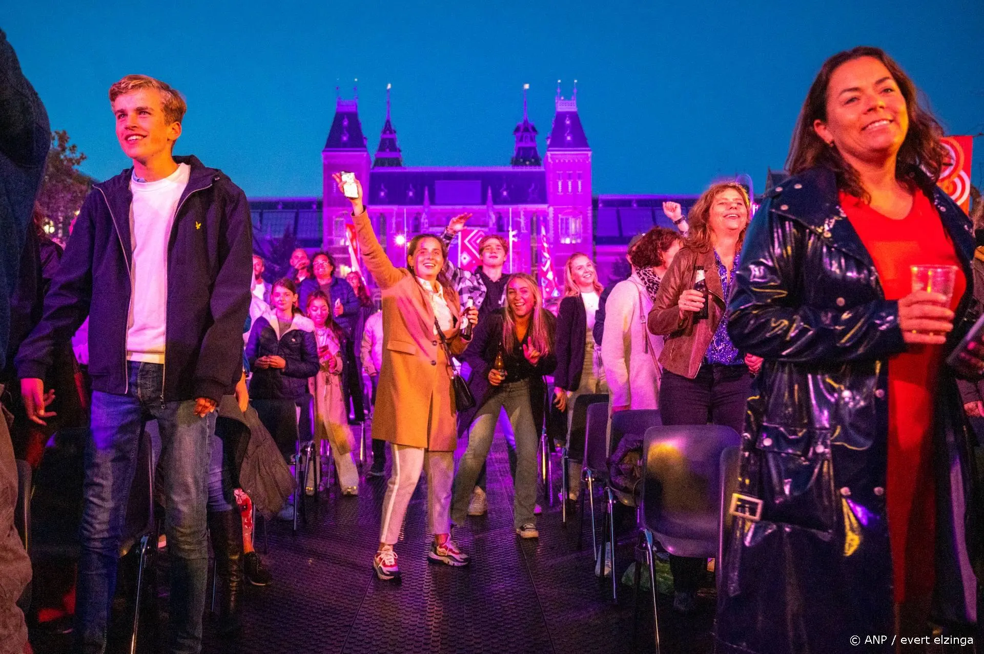 Uitmarkt klaar voor openingsprogramma met Douwe Bob en Hans Klok