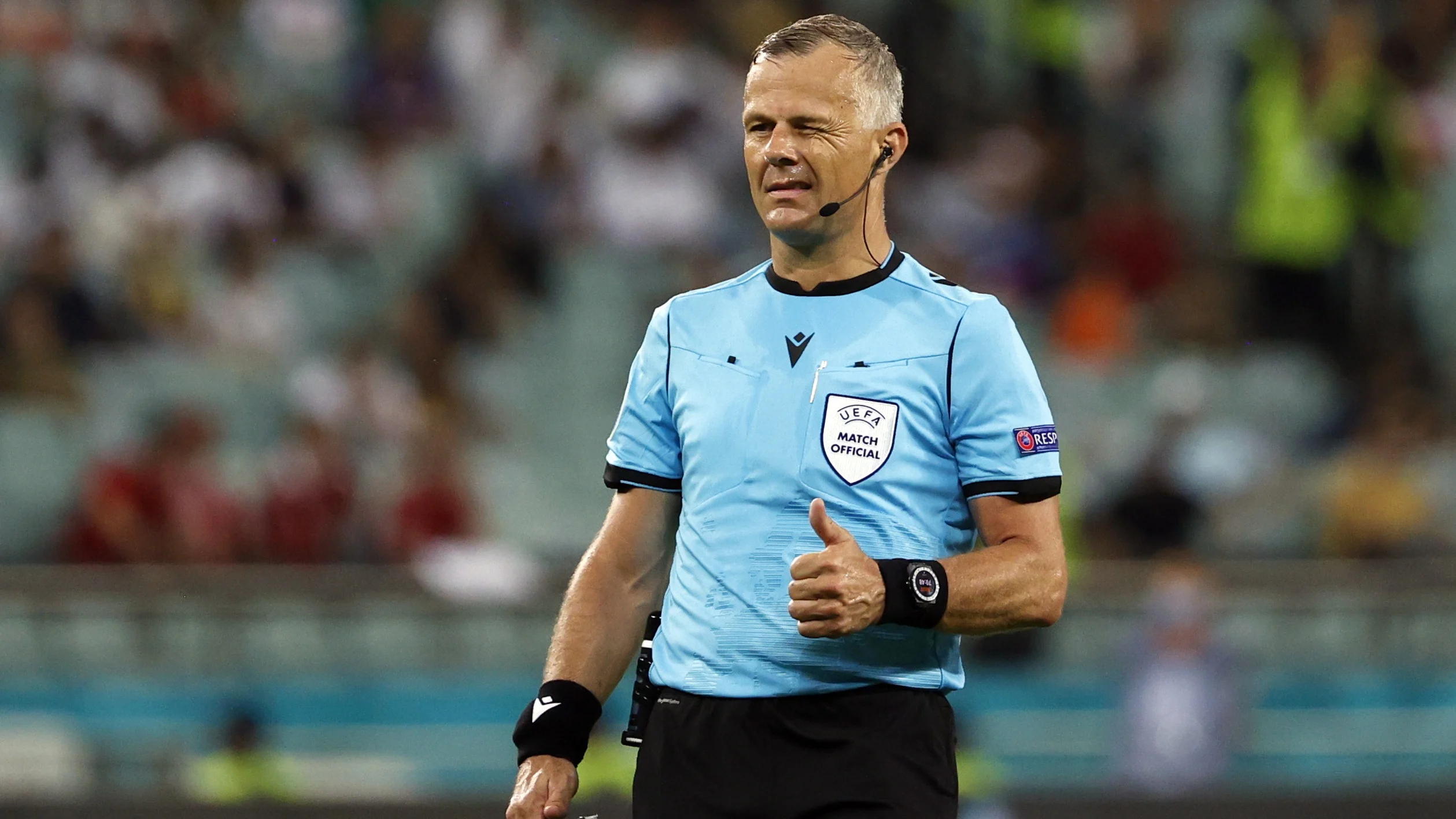 Scheidsrechter Kuipers stopt met fluiten