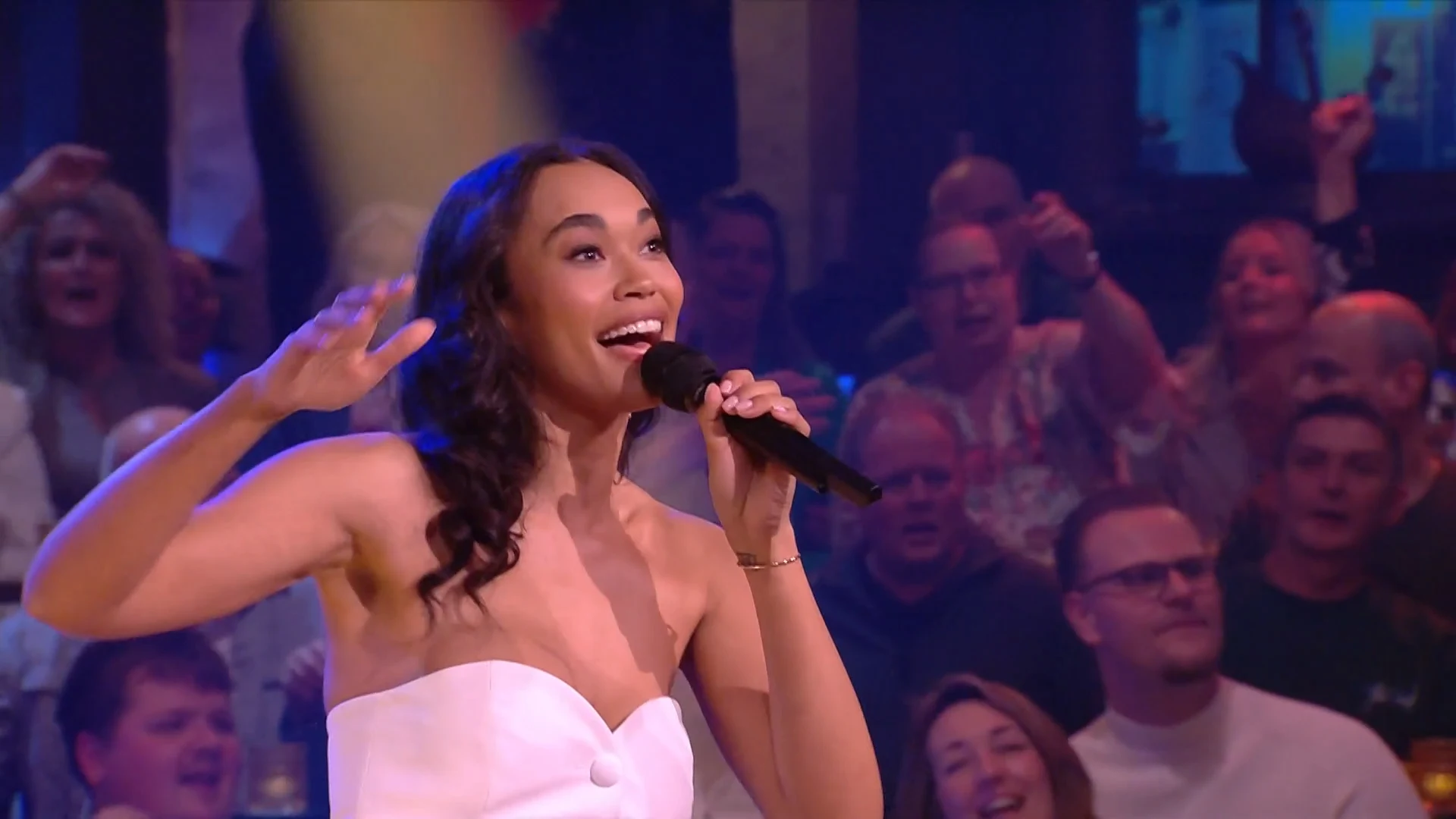 Roxeanne Hazes & Romy Monteiro - Malle Babbe