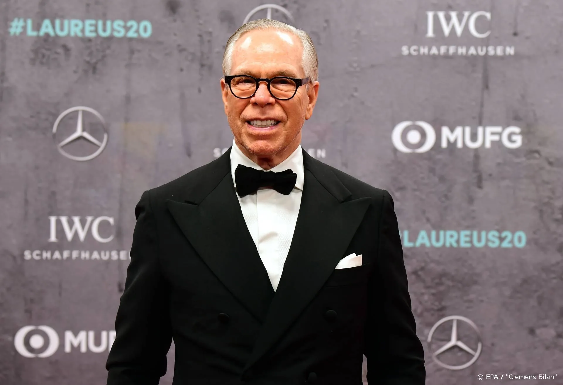 Tommy Hilfiger doneert witte shirts aan zorgmedewerkers