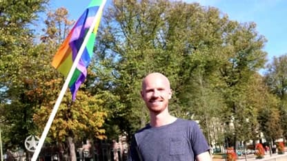 D66'er heeft bijbaantje als escort