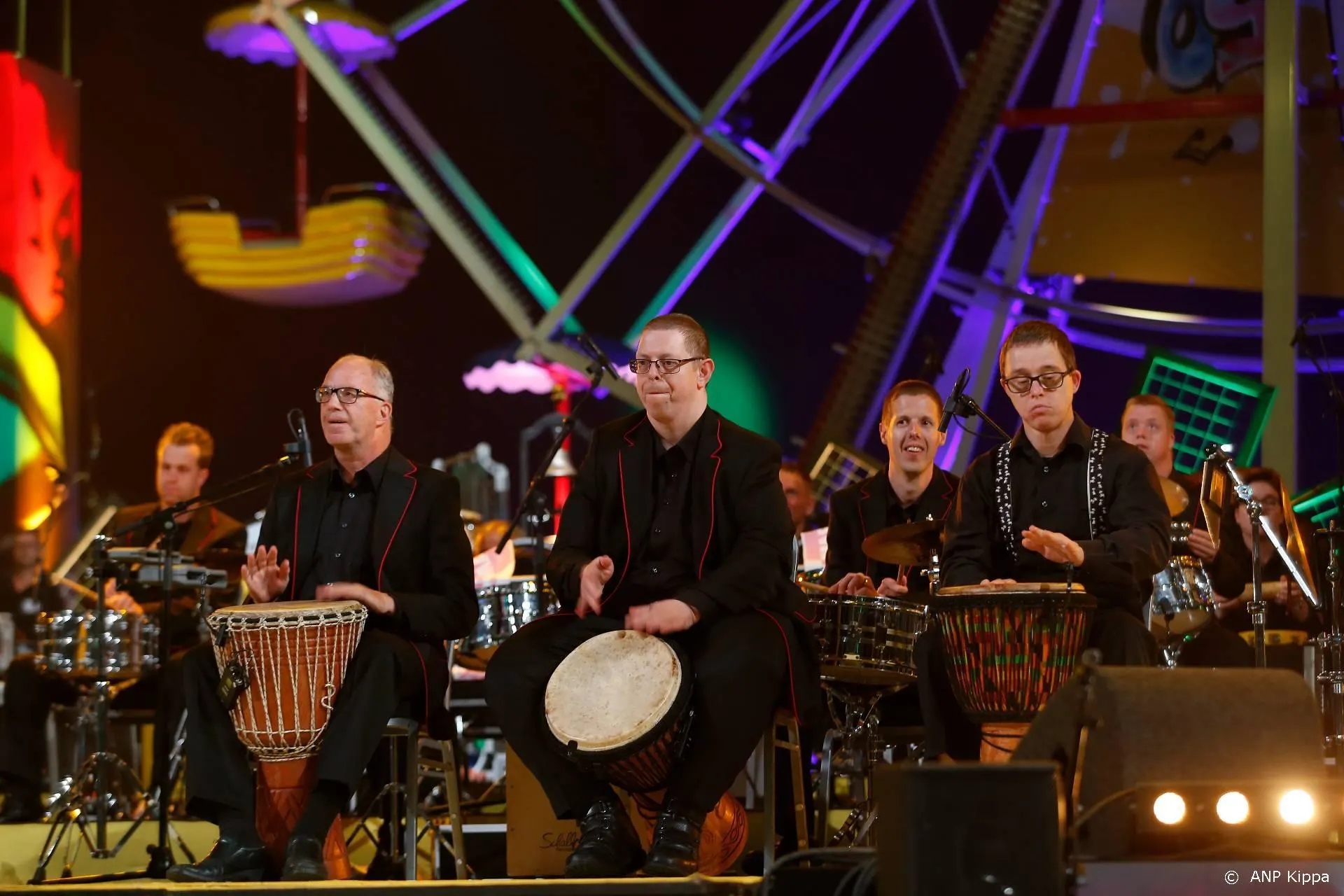 Jostiband speelt concert op 10 meter diepte