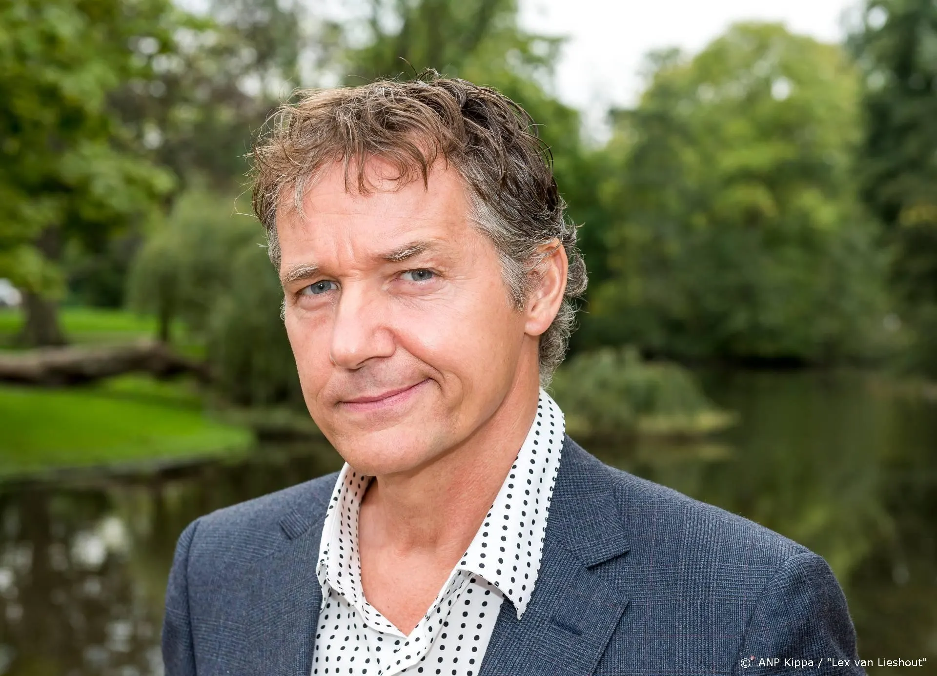 Thom Hoffman wint prijs voor beste geschiedenisboek