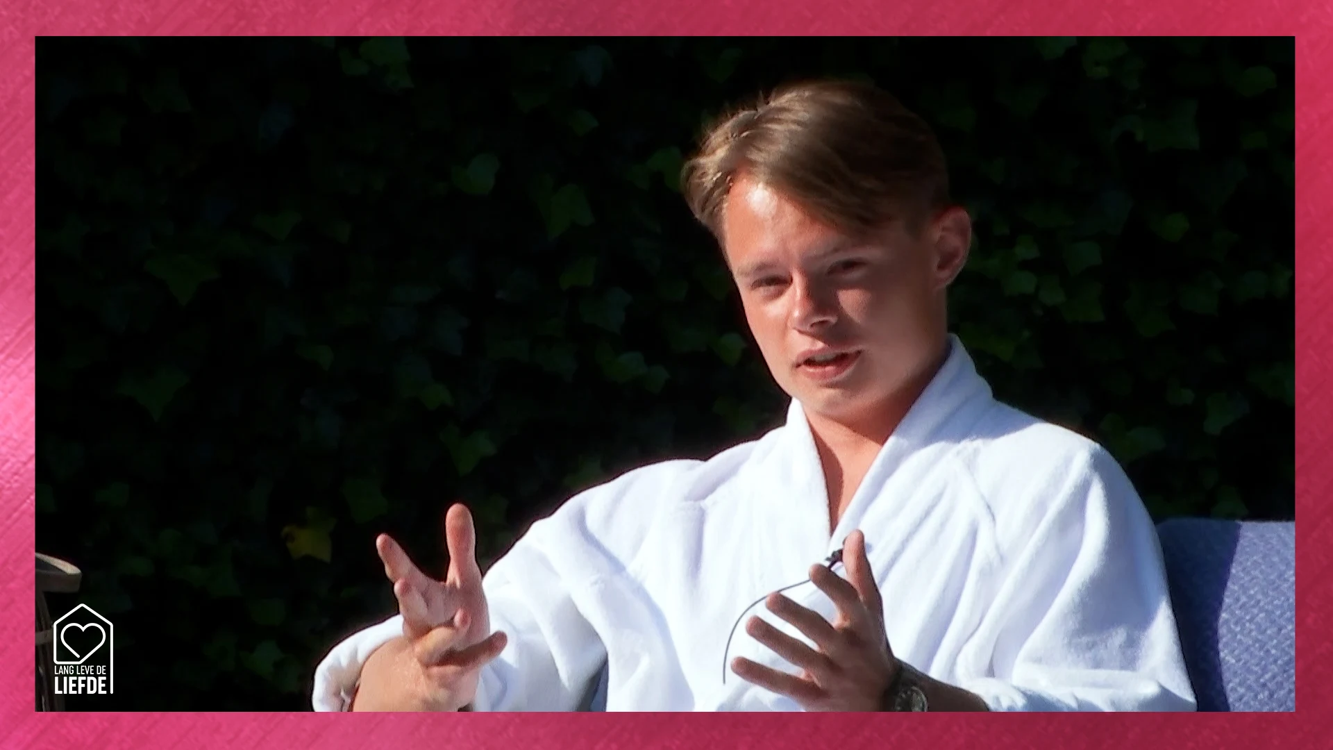 Steven host een podcast tijdens zijn date?