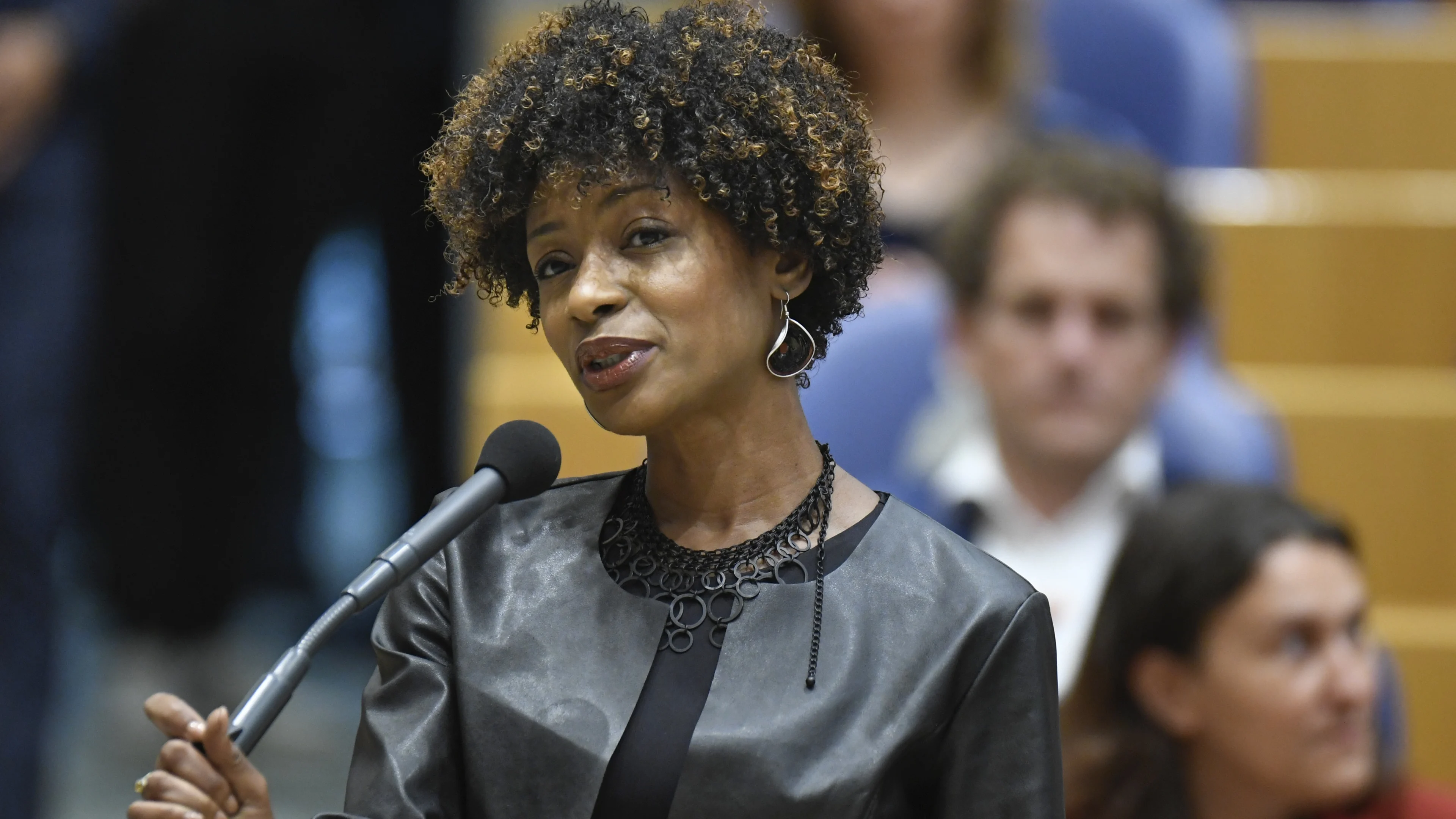 Sylvana Simons stapt op: 'Ook omwille van mijn welzijn'