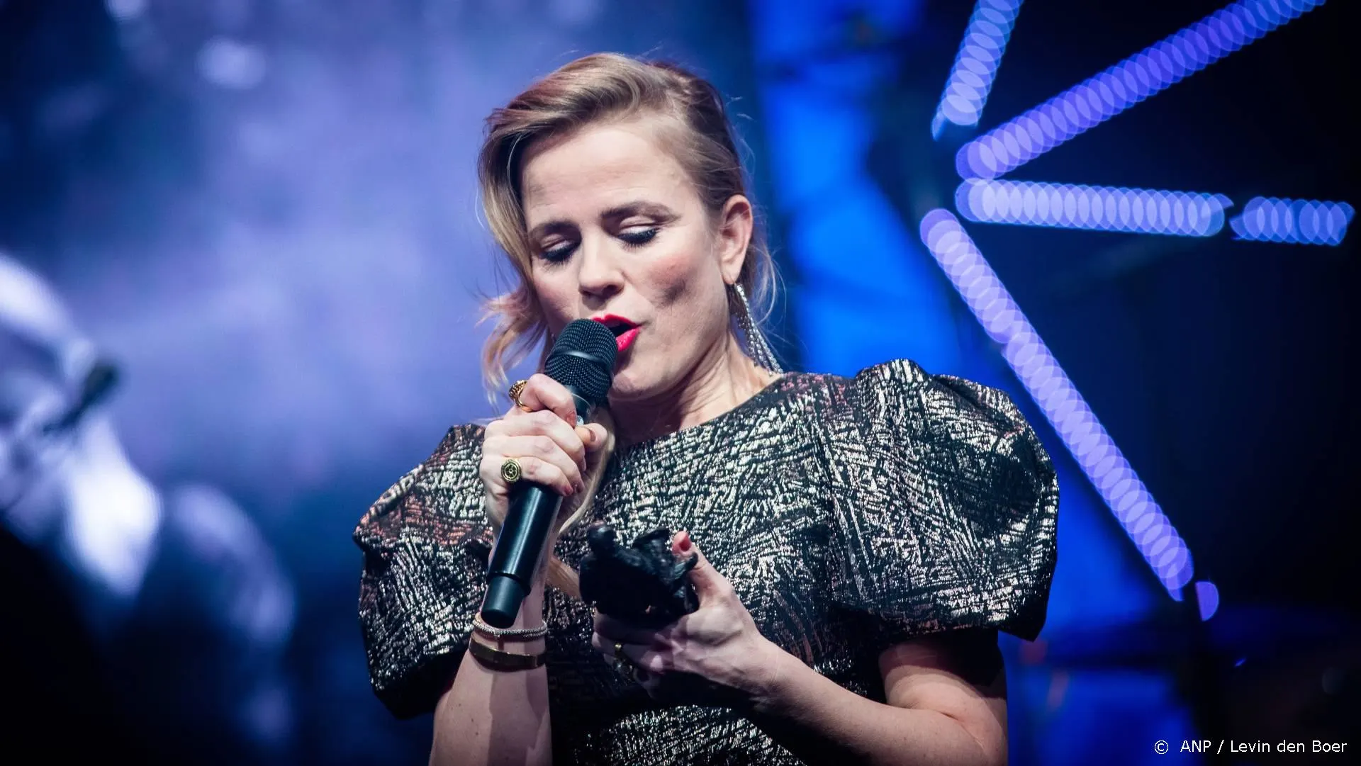 Johnny Logan wil graag in duet met Ilse DeLange