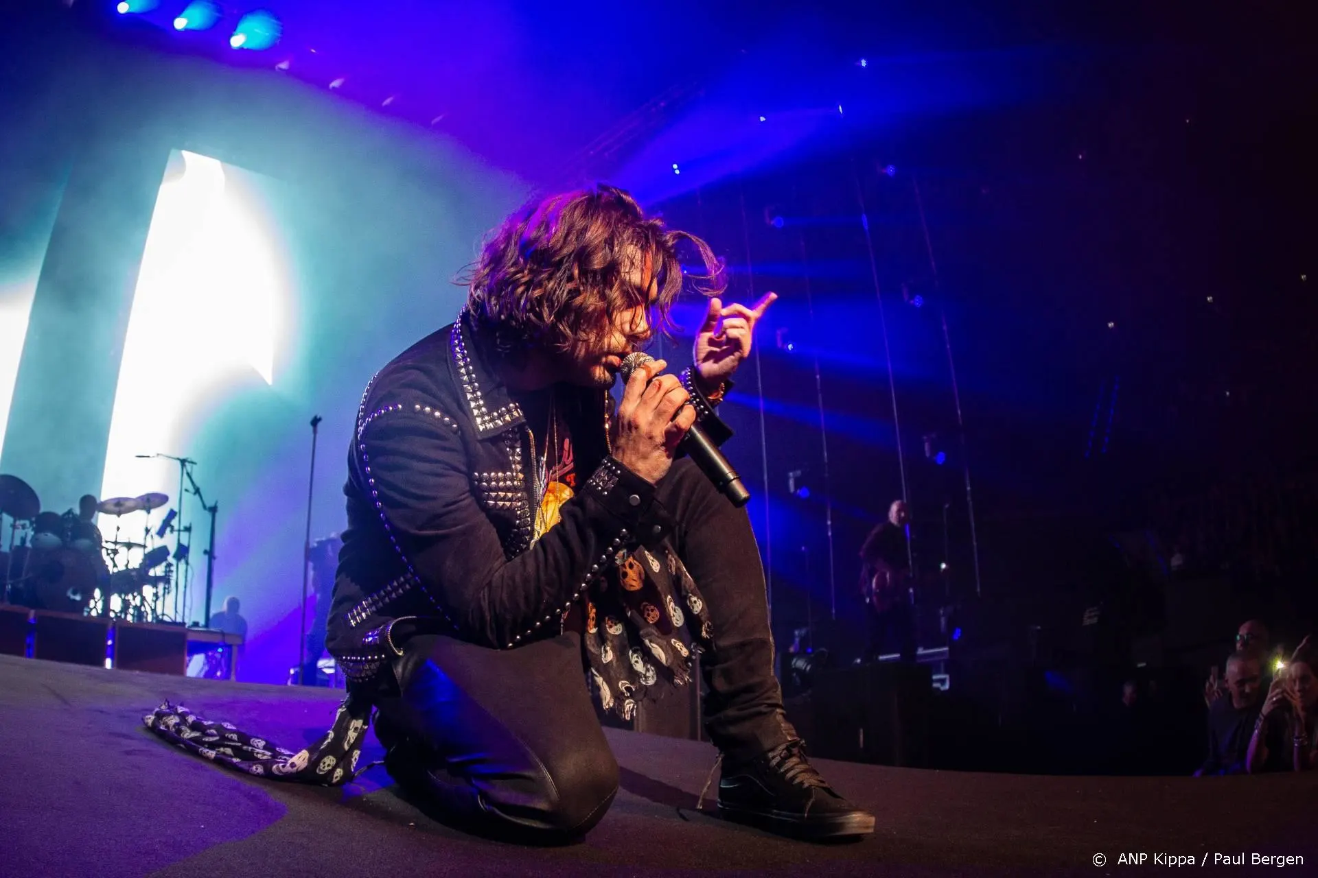 Waylon kondigt groot nieuws aan