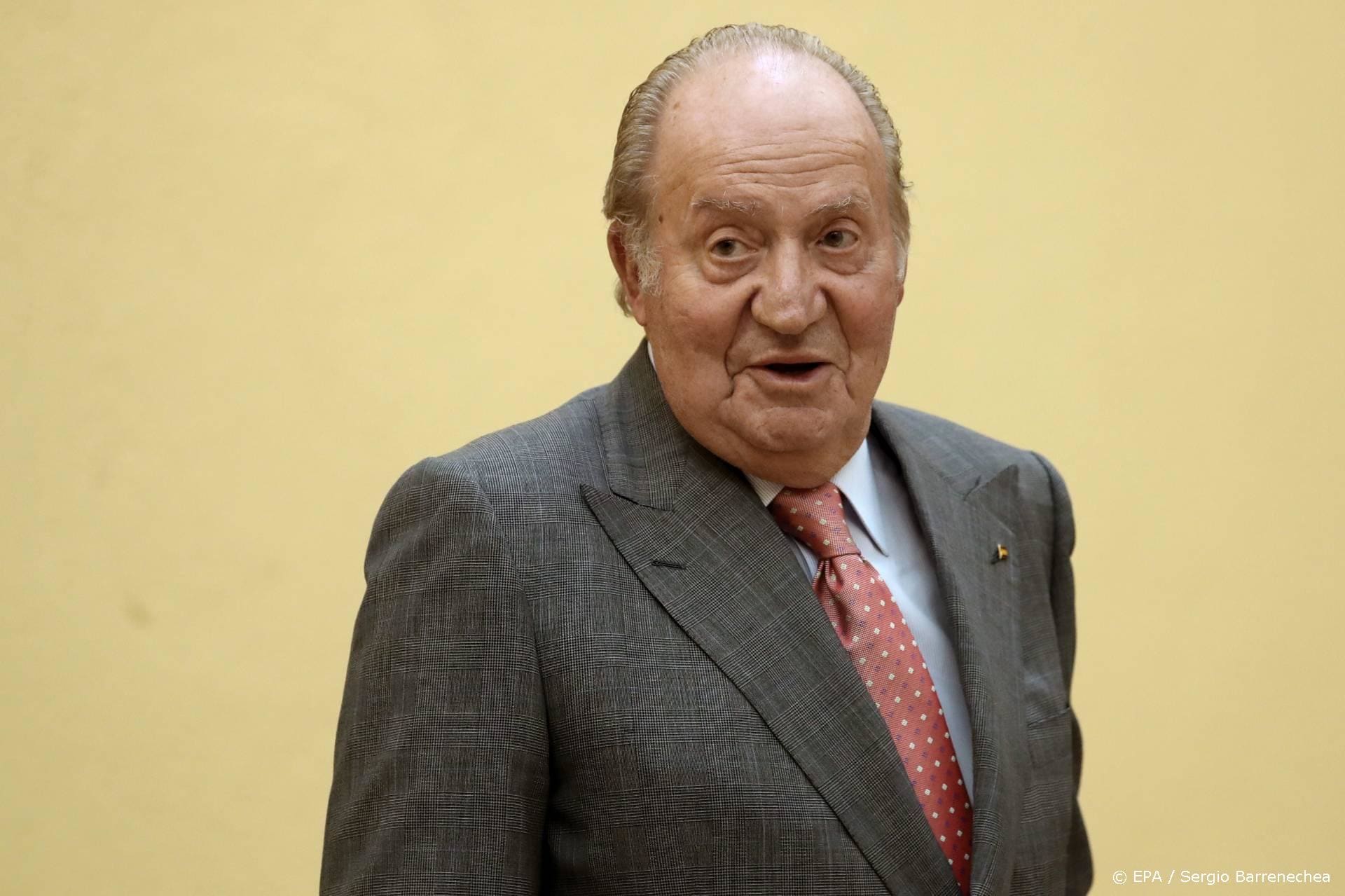 Fans geven gepensioneerde Juan Carlos warm onthaal