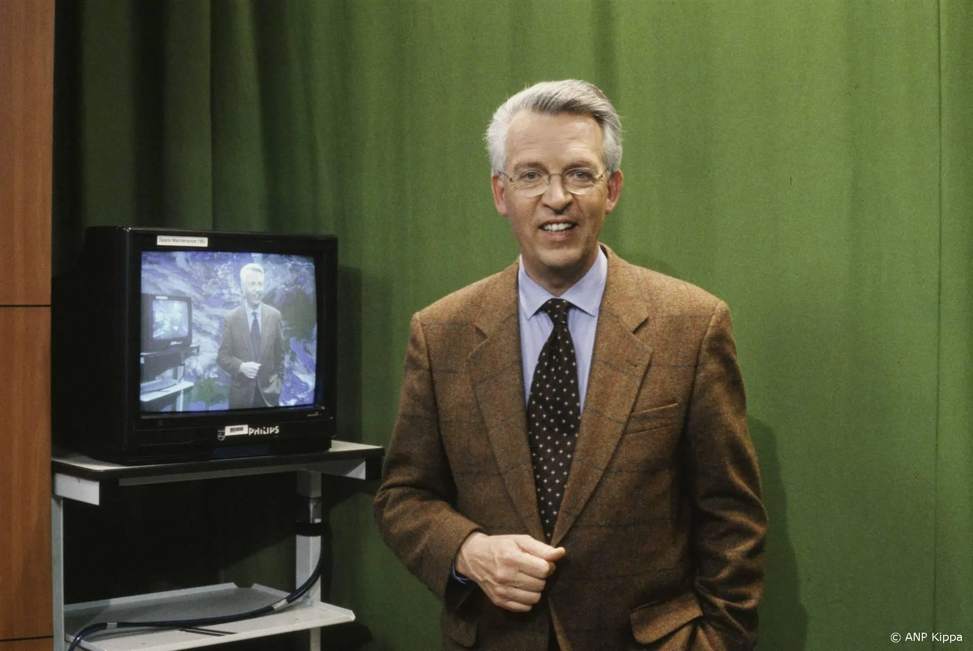 Voormalig tv-weerman John Bernard (87) overleden