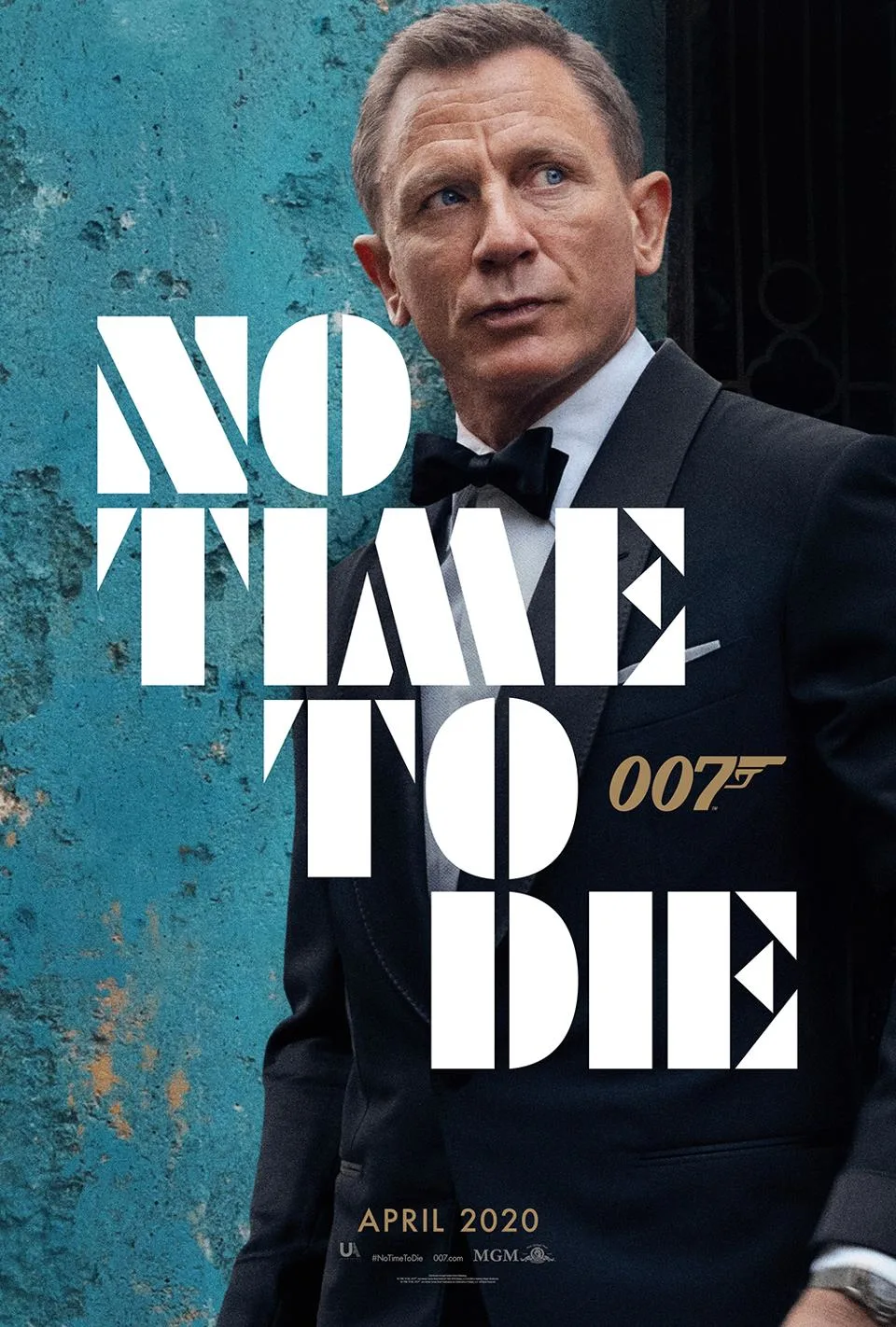Makers stellen James Bond-film uit tot november