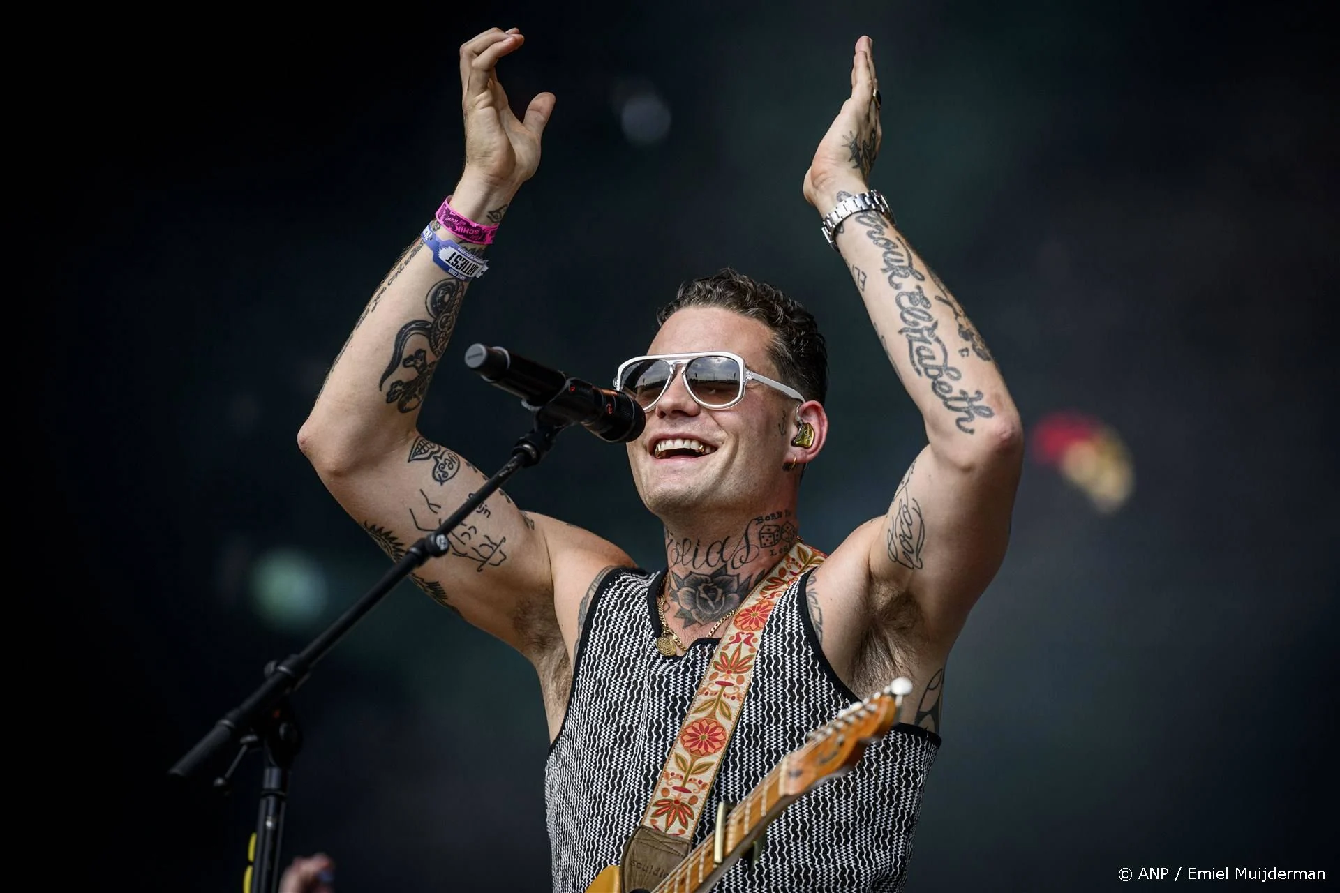 Douwe Bob neemt drastisch besluit op feestelijke dag