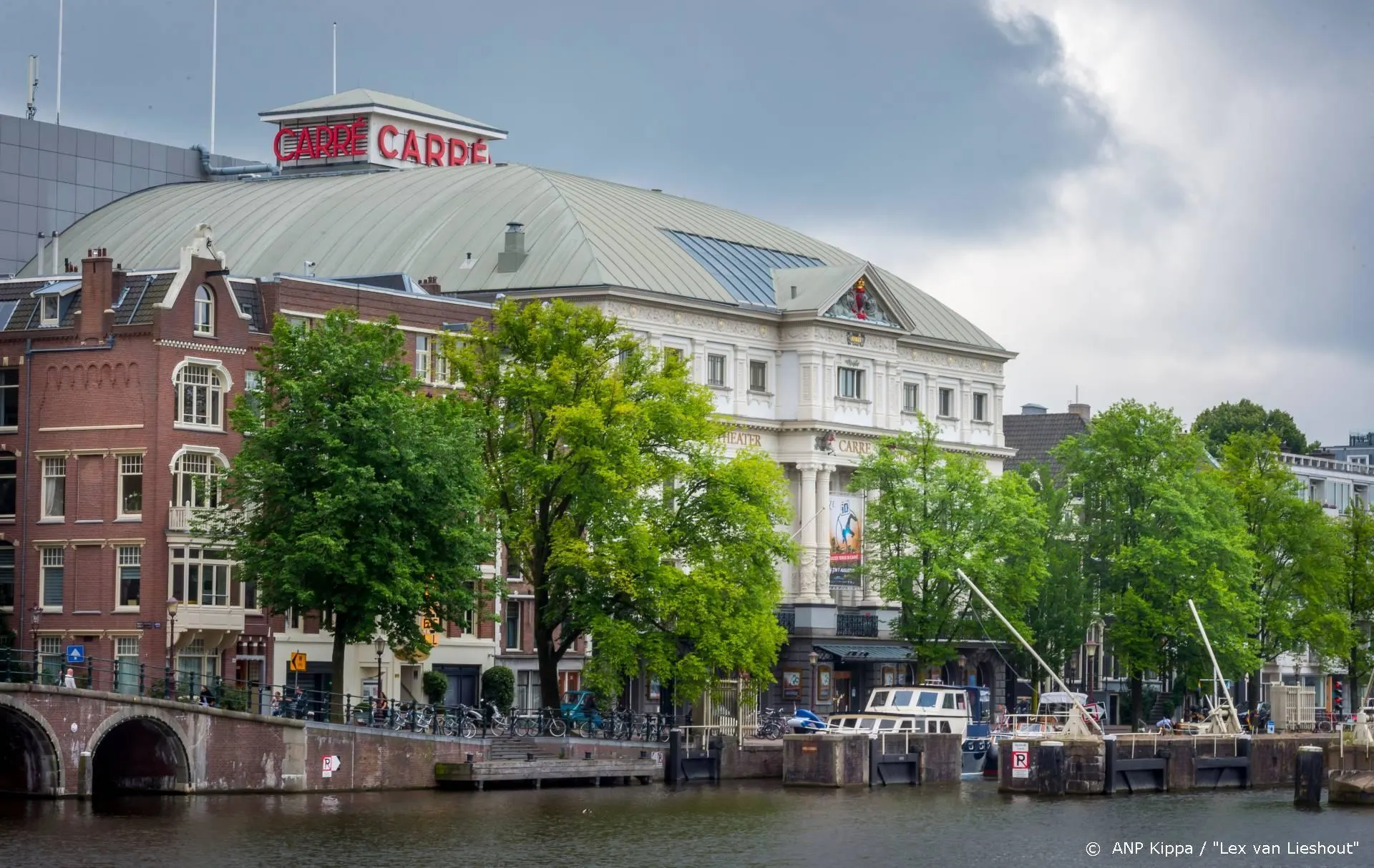 Mensen zijn tevreden met coronamaatregelen Carré