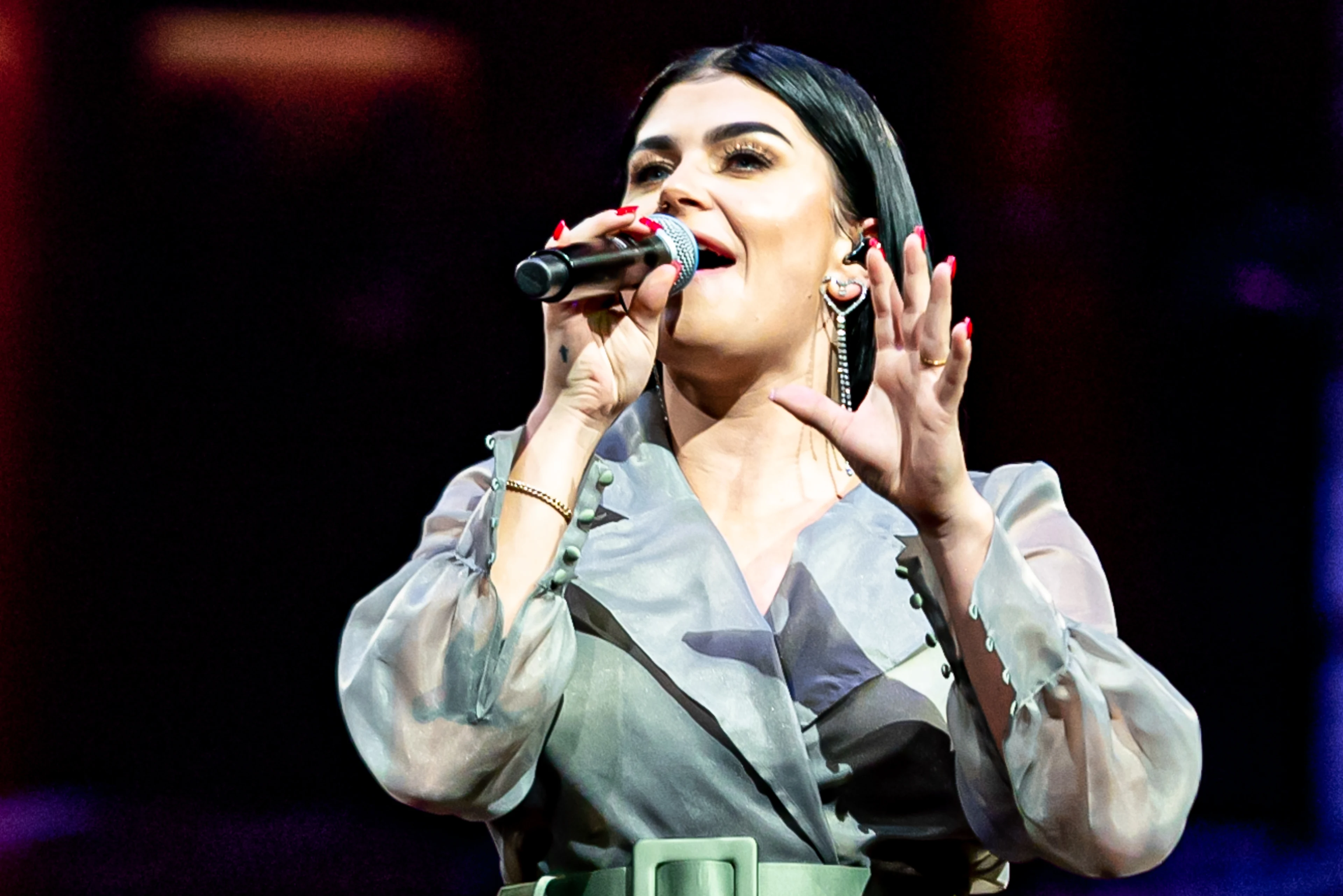 Roxeanne Hazes geniet thuis van kleine Fender