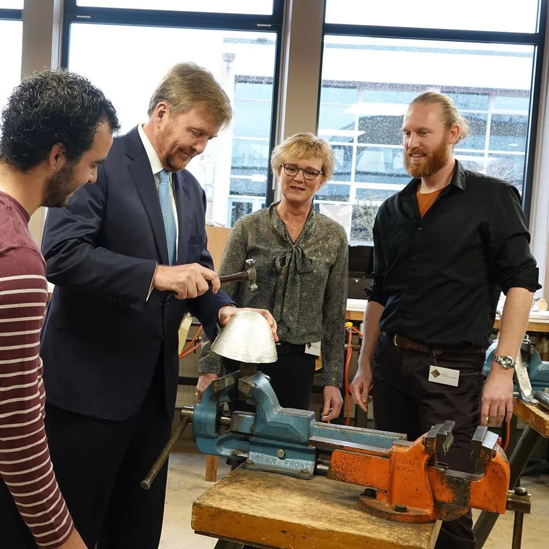 Koning en konijn bij de vakschool