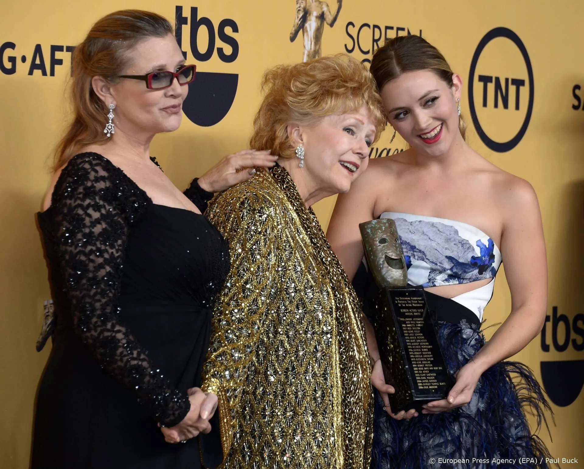 Billie Lourd staat stil bij sterfdag moeder Carrie Fisher
