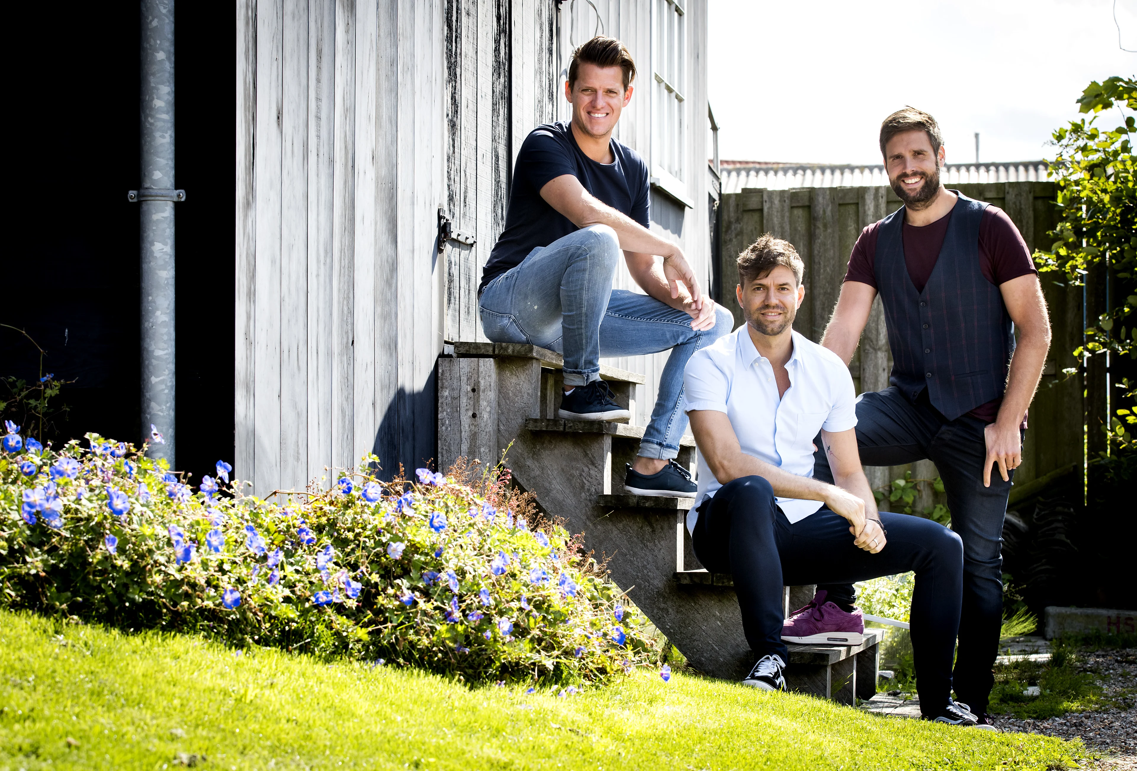 Bekend Volendam per toeval herenigd op terras