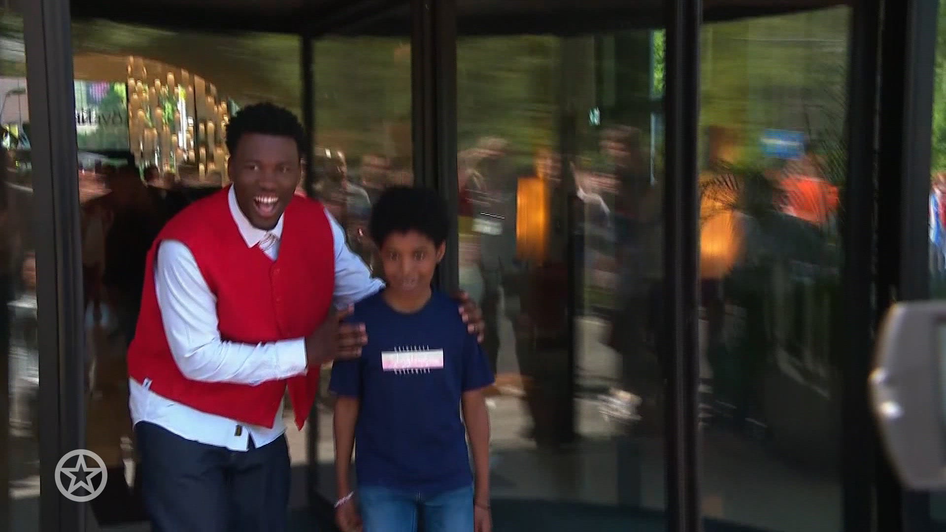 Aandoenlijke momenten tijdens uitzwaaimoment van Claude