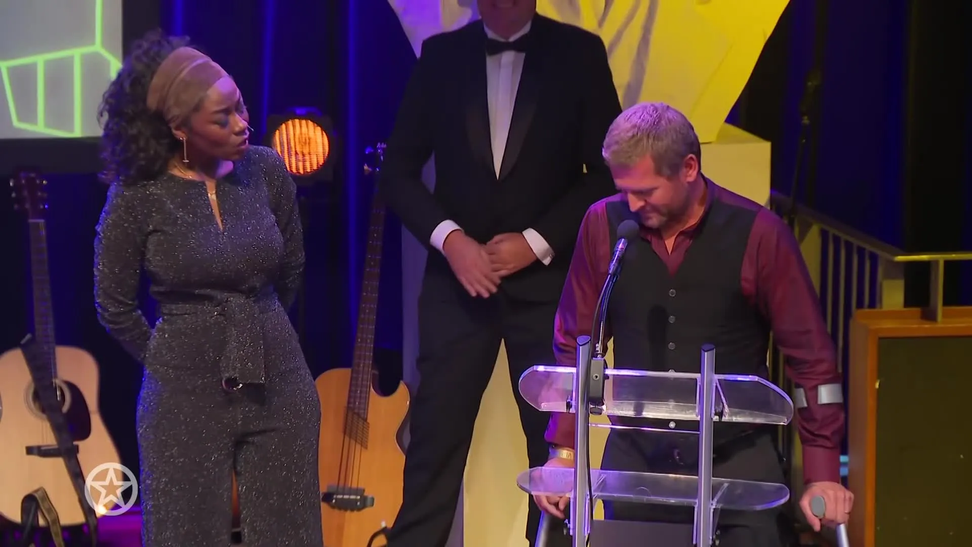 Ongelukkige val voor Racoon-zanger Bart