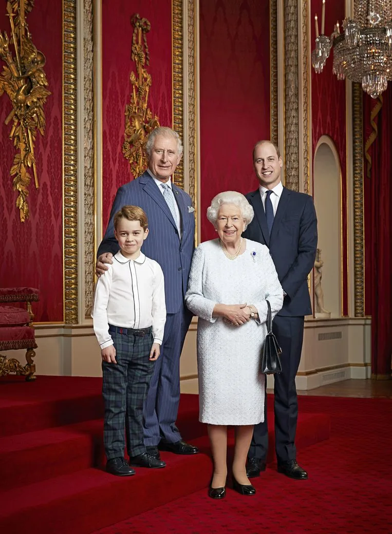 Britse koningshuis publiceert portret met vier generaties