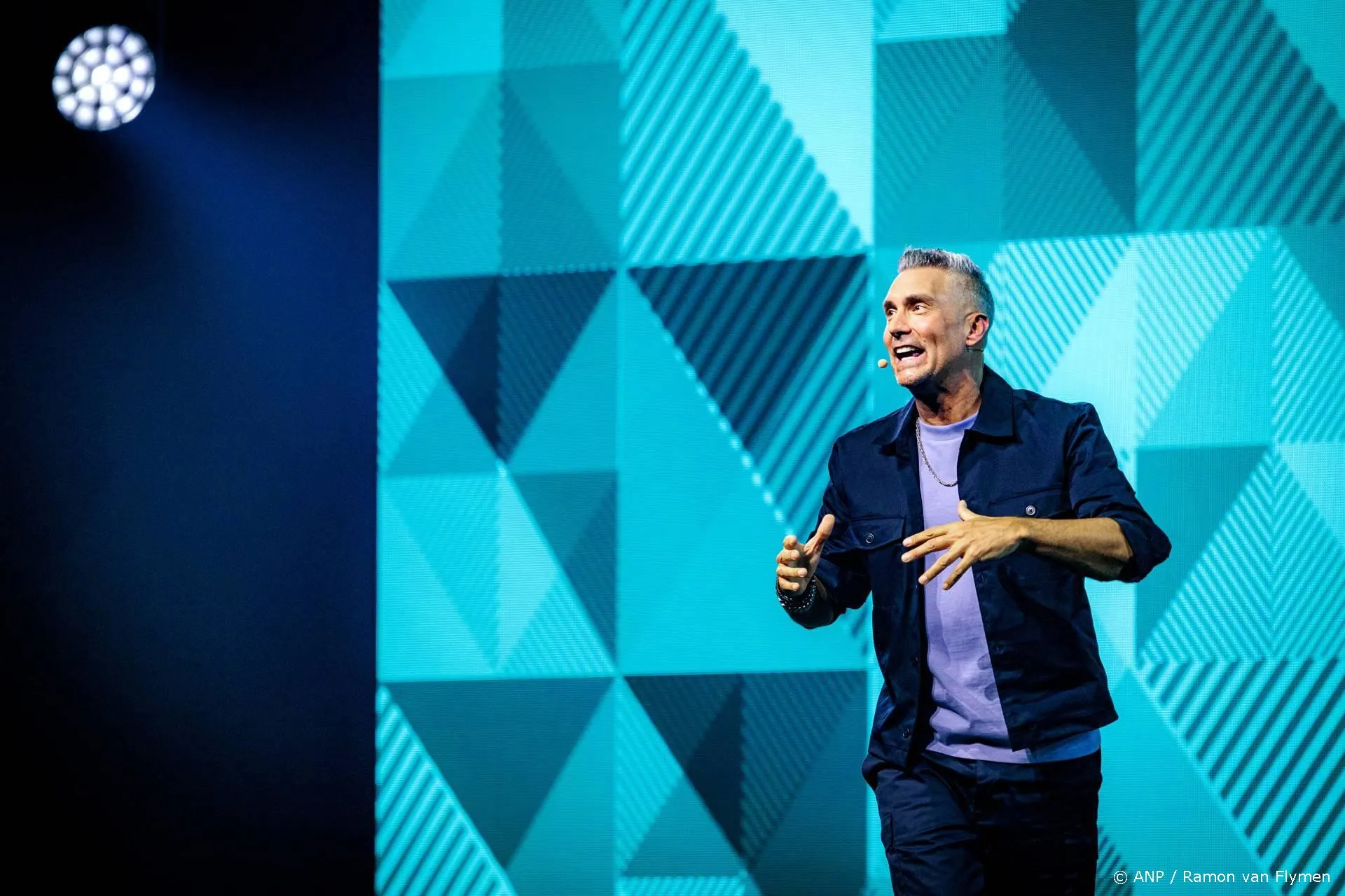 Guido Weijers zet vrouw in publiek de zaal uit: 'Houd je bek'