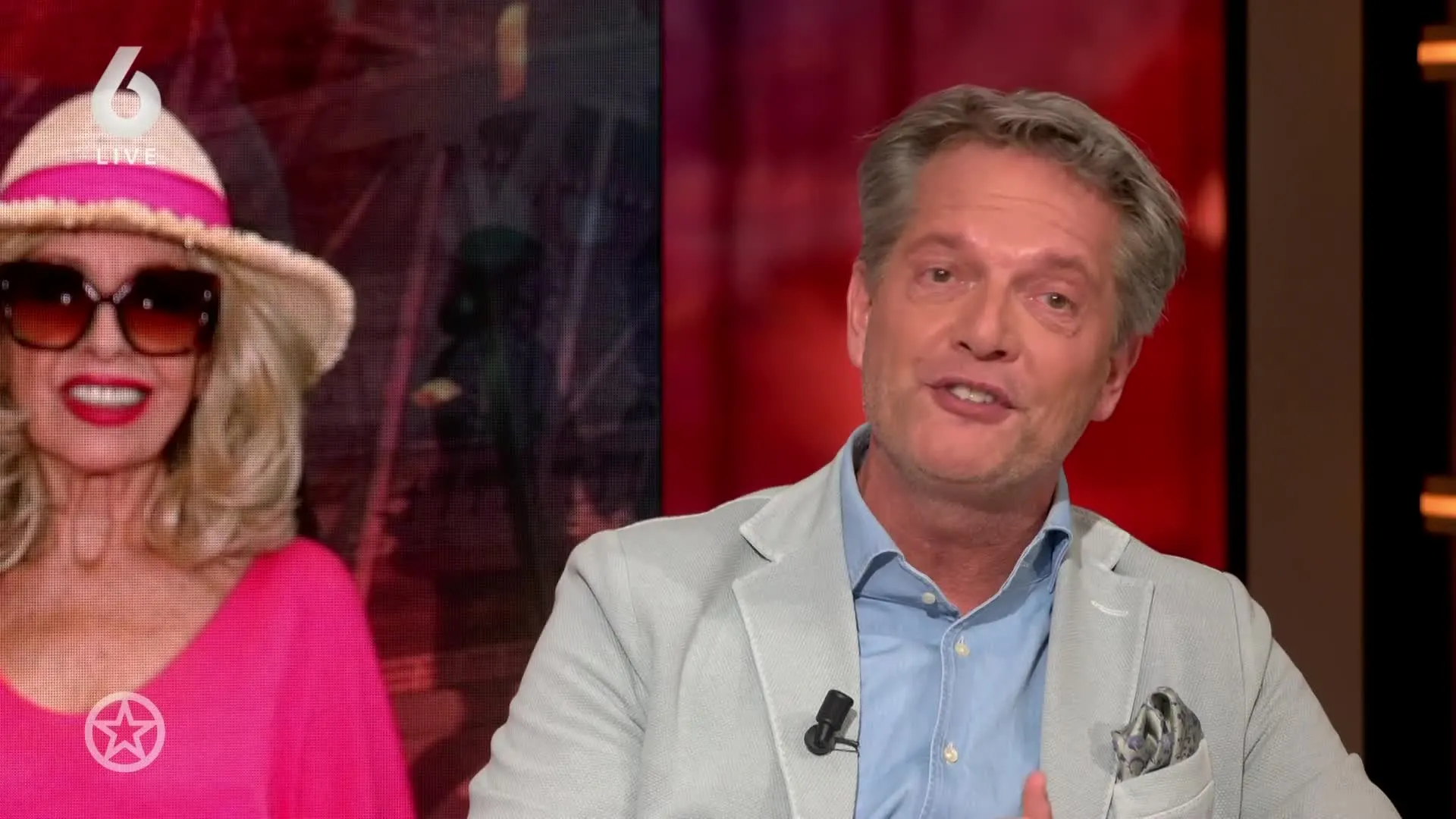 Shownieuws-tafel onder de indruk van Bonnie St. Claire