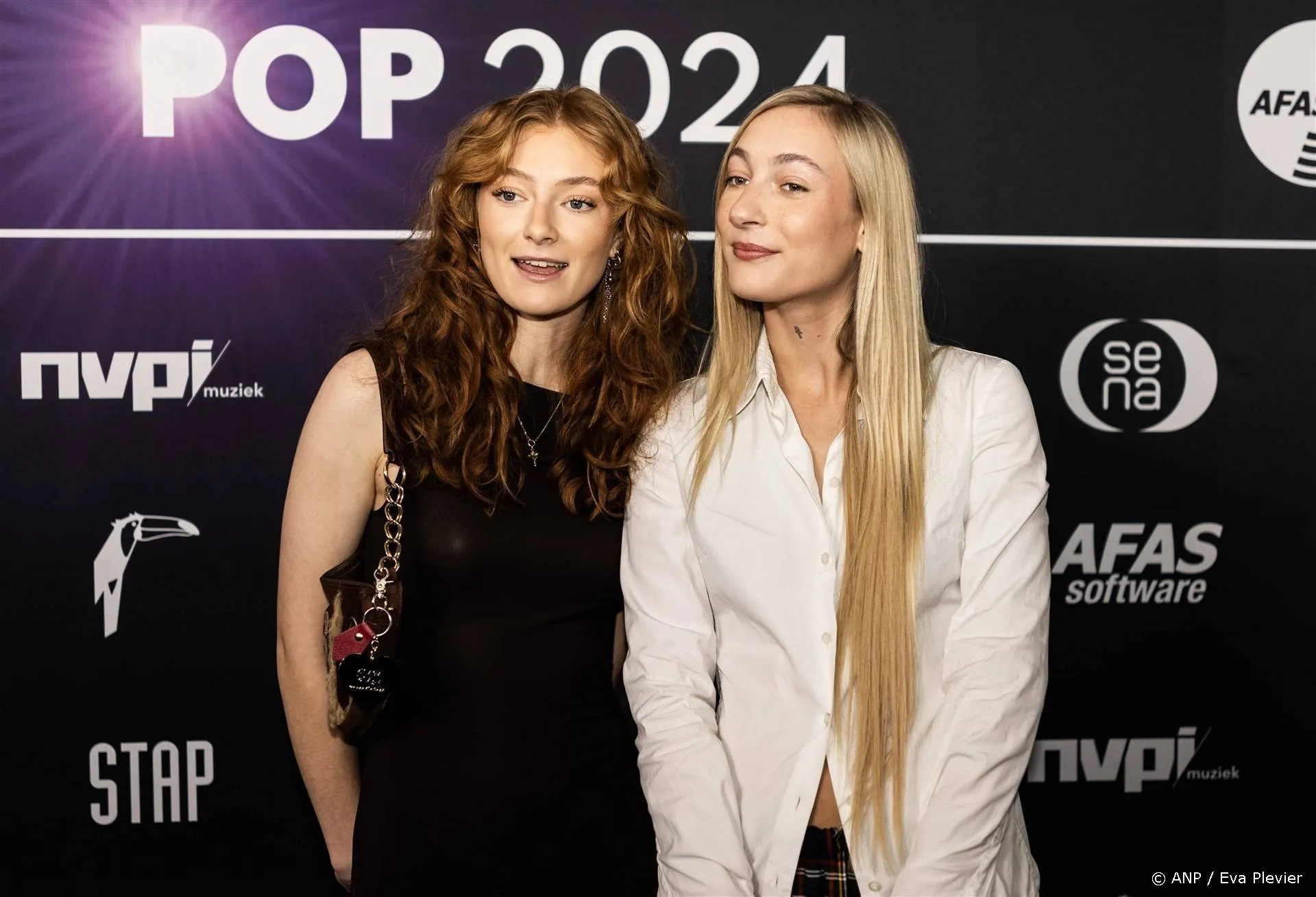 Froukje en S10 vieren vriendschap met grootse onthulling 