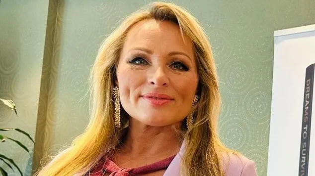 Zangeres Desray heeft twijfels over borstimplantaat