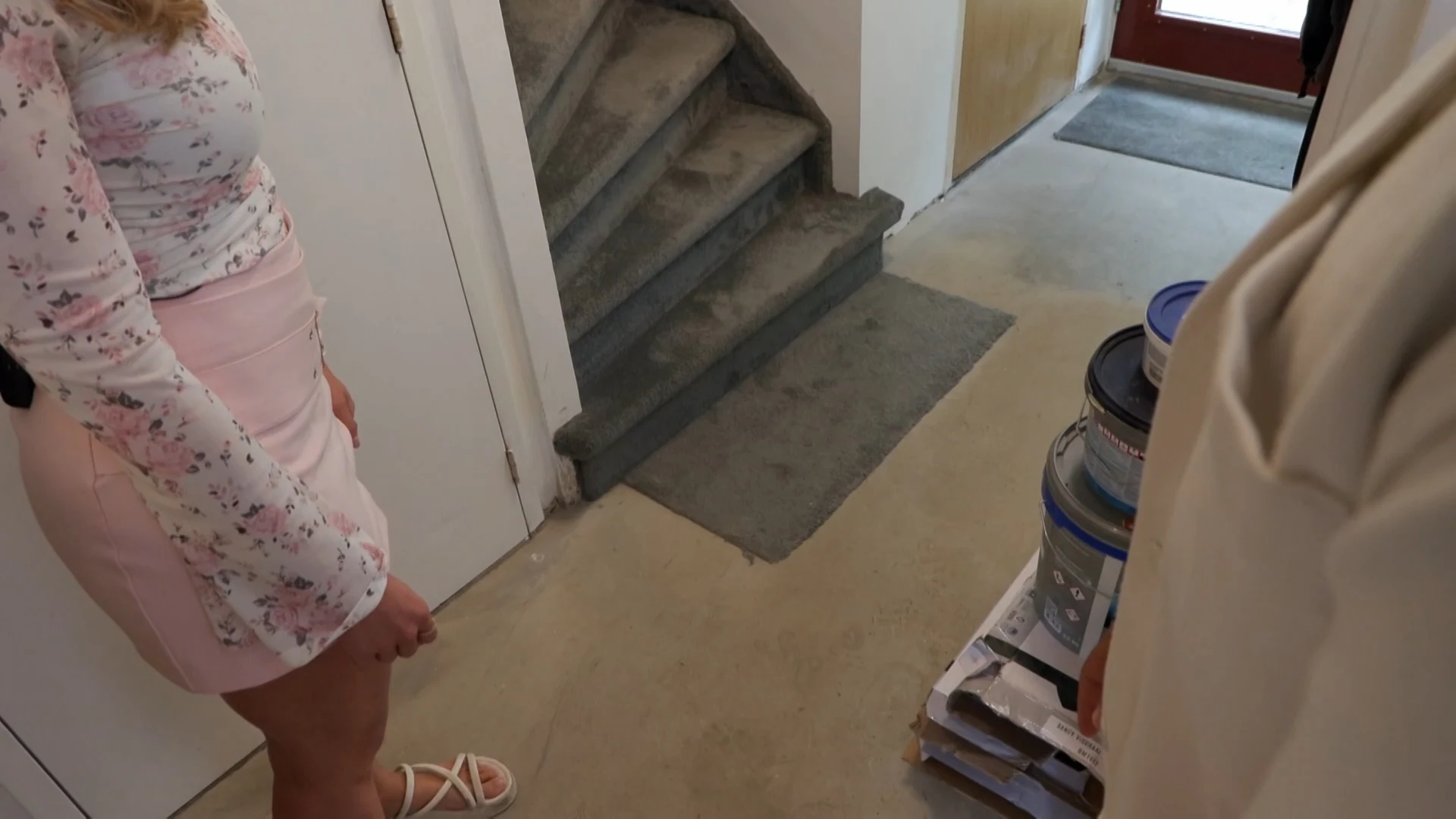 Mariska en Roni vertellen over het vochtprobleem in hun 'horrorhuis' (Mr. Frank Visser Doet Uitspraak)