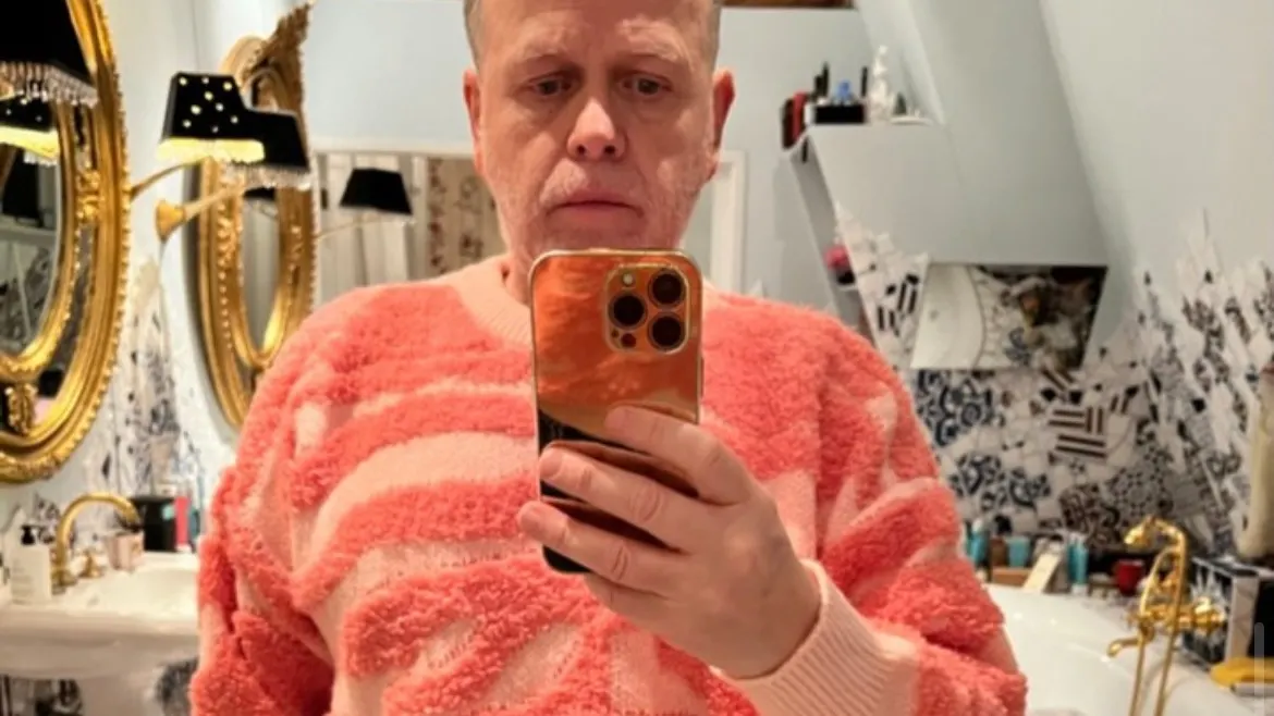 Marc-Marie Huijbregts smeert zichzelf in met urine