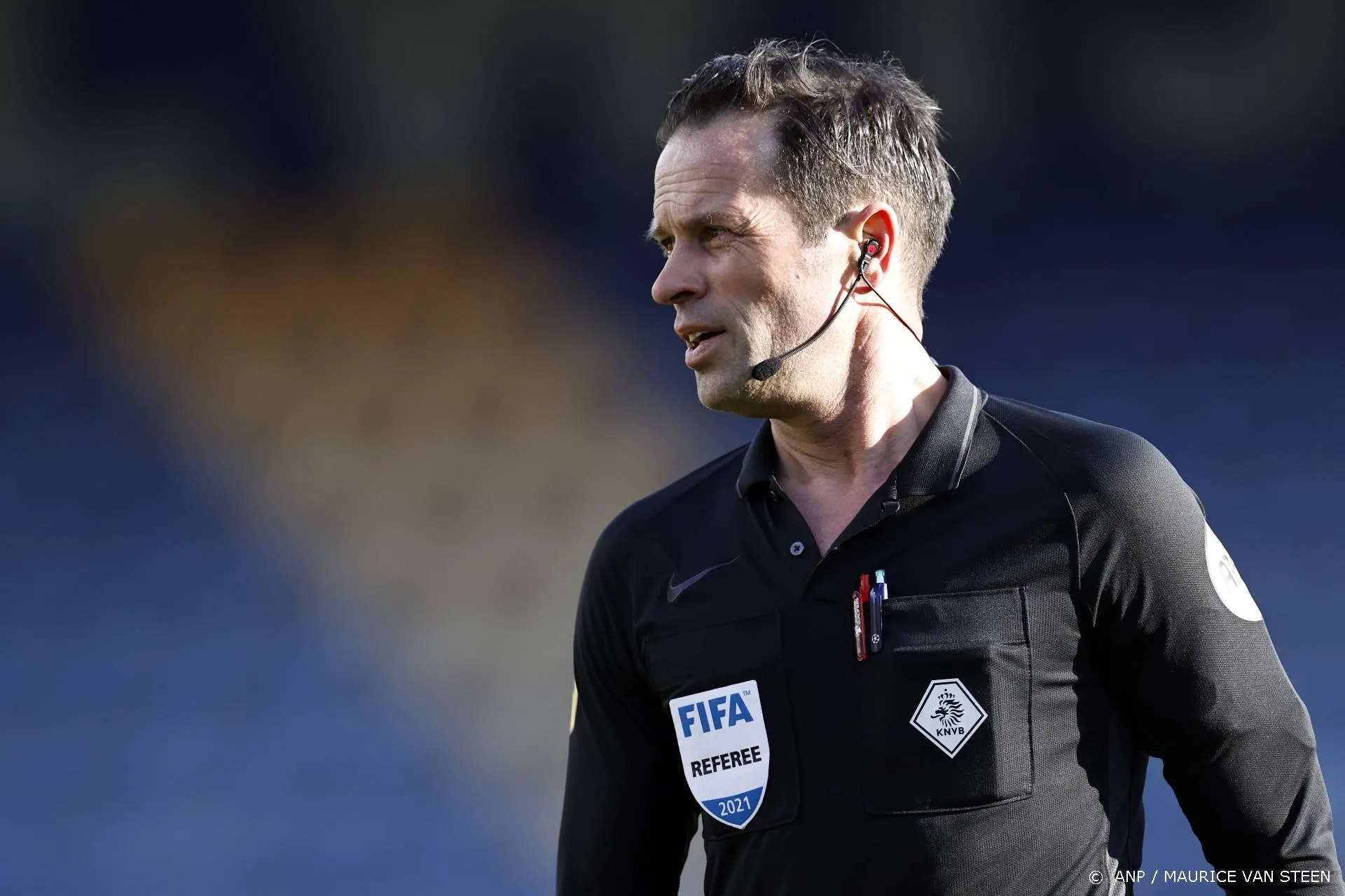 Scheidsrechter Bas Nijhuis tijdelijke sidekick Veronica Inside