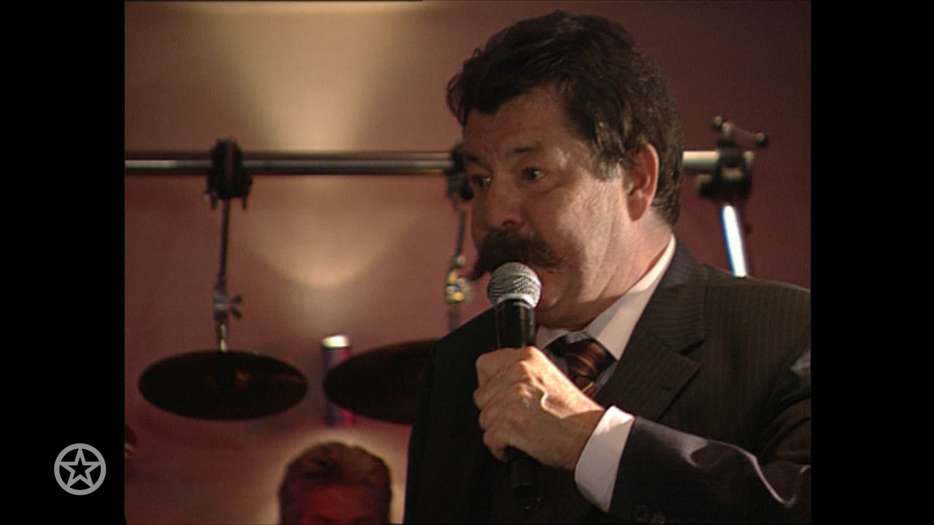 Voormalig tv-presentator Chiel Montagne is overleden