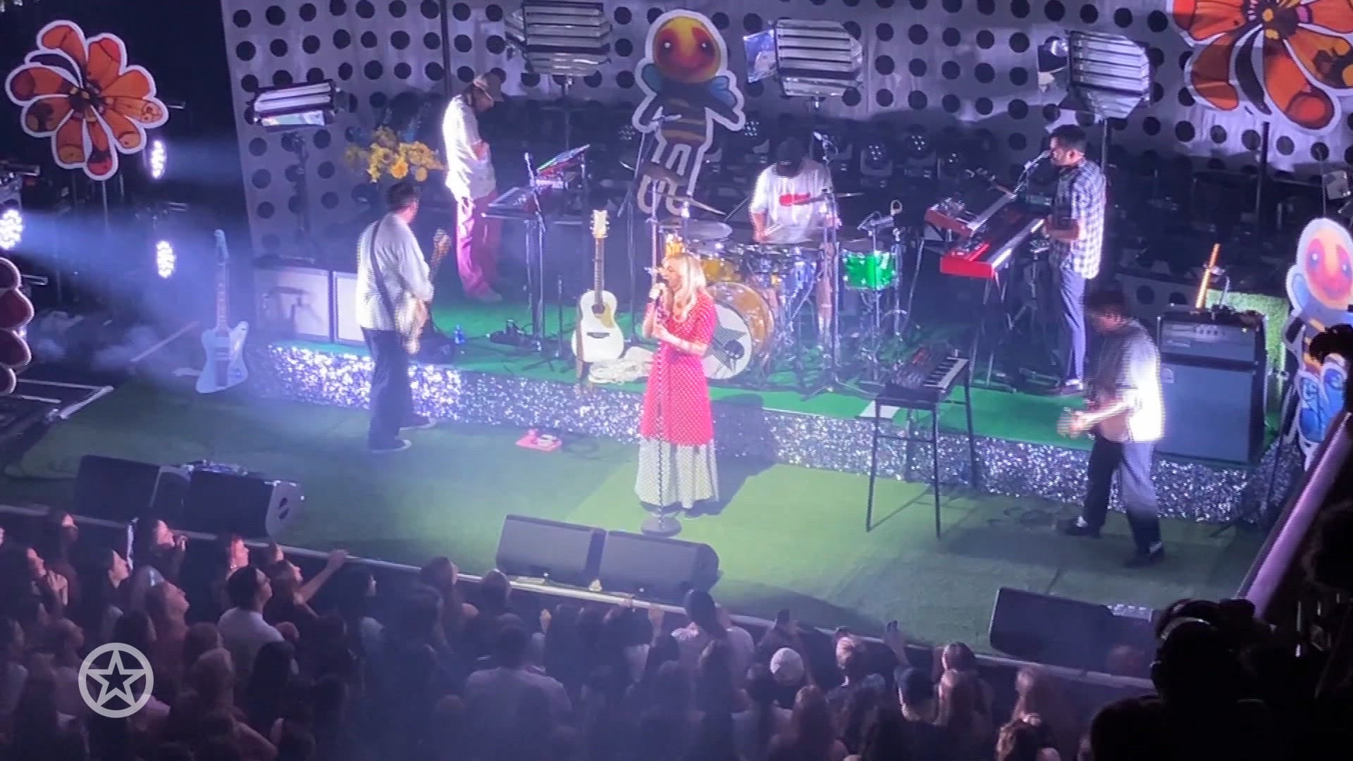 S10 spreekt in Paradiso voor het eerst na heftig incident tweelingbroer