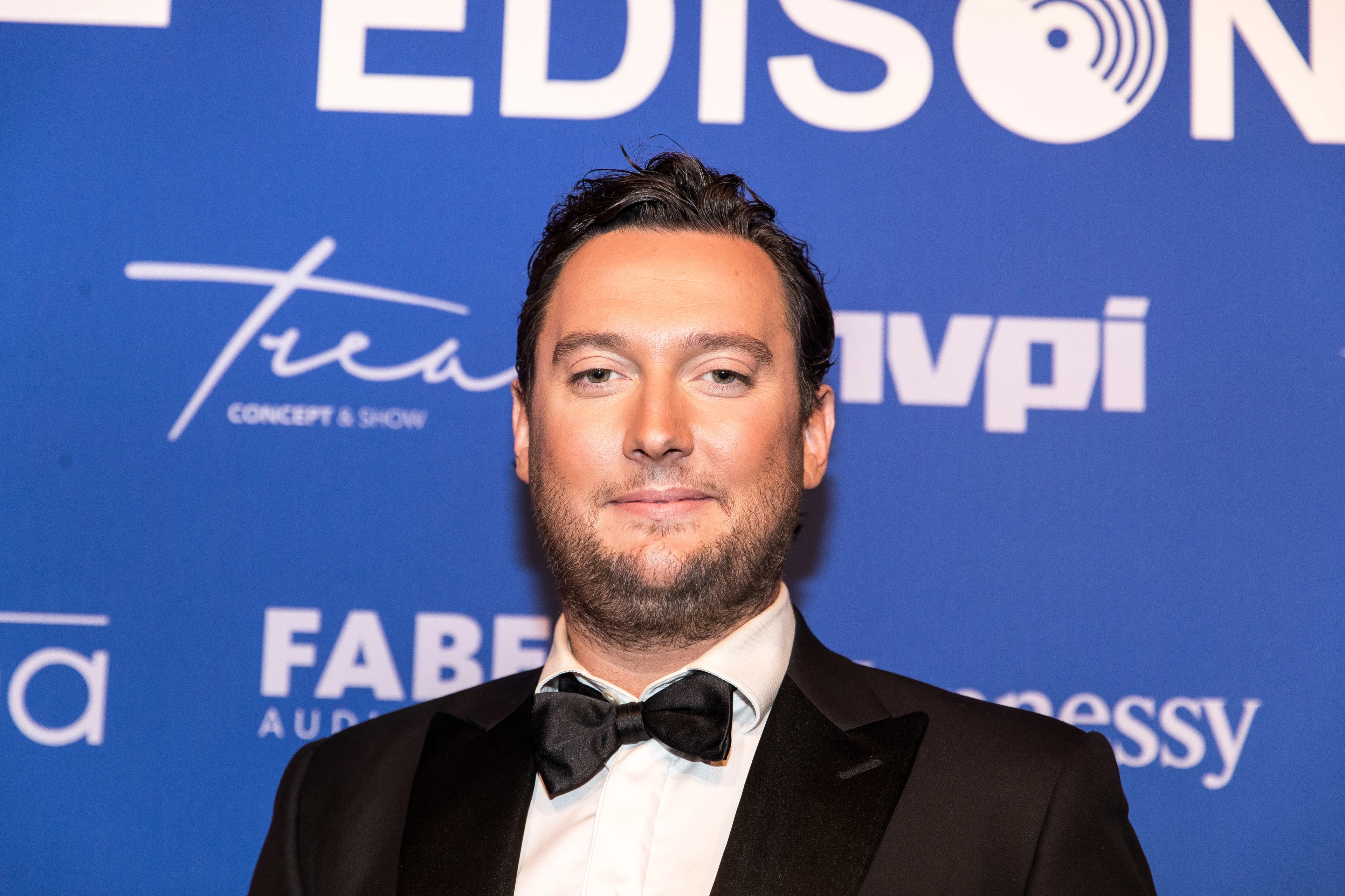 Tino Martin verplaatst shows naar volgend jaar