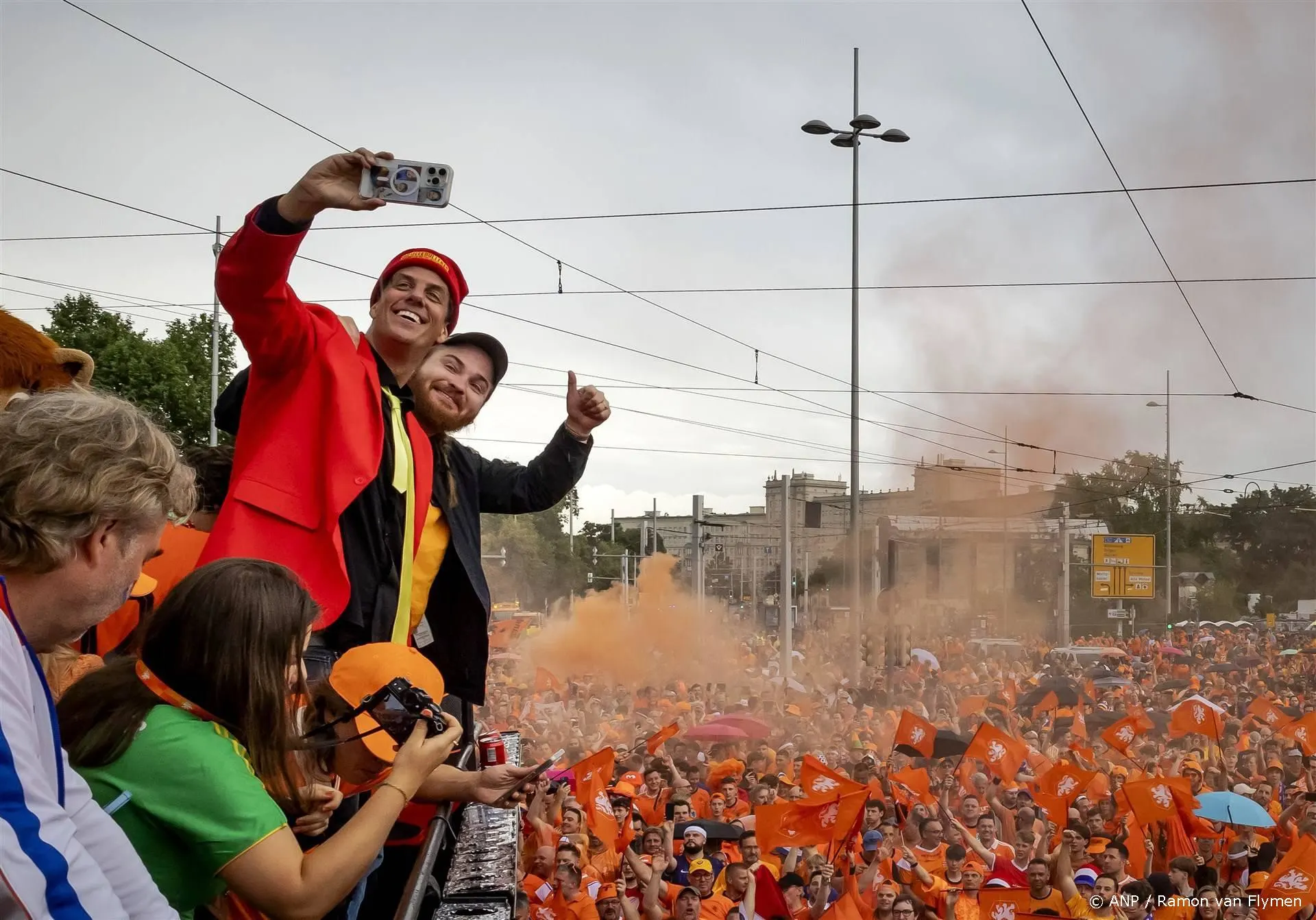 Zo maakt bekend Nederland zich klaar voor de halve finale van het EK