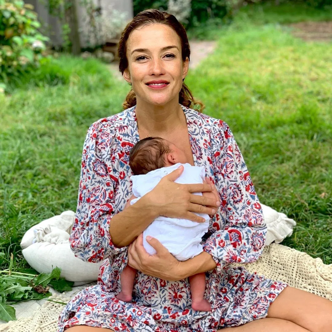 Katja Schuurman showt 'exotische' babykamer