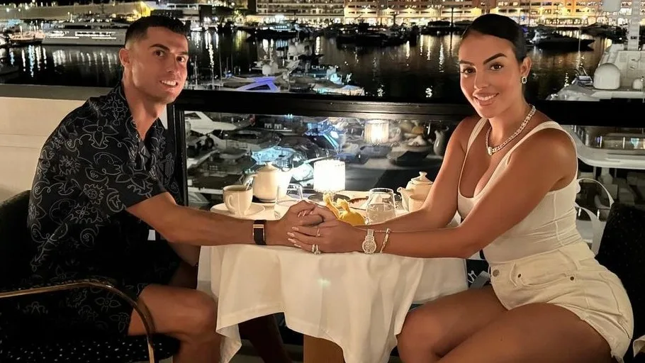 Heftige onthulling over vriendin Cristiano Ronaldo