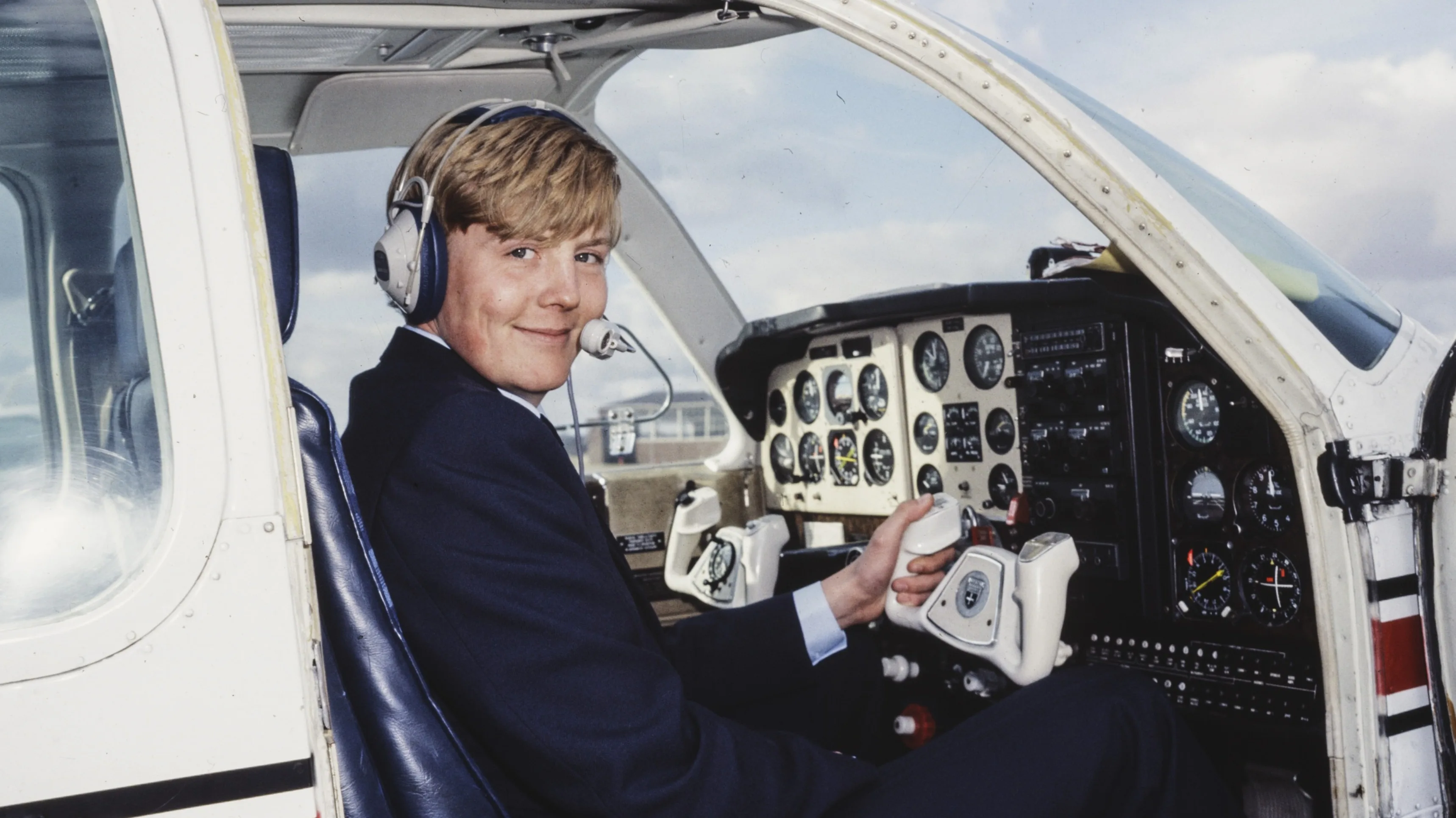 ZIEN: 40 jaar geleden haalde Willem-Alexander zijn vliegbrevet