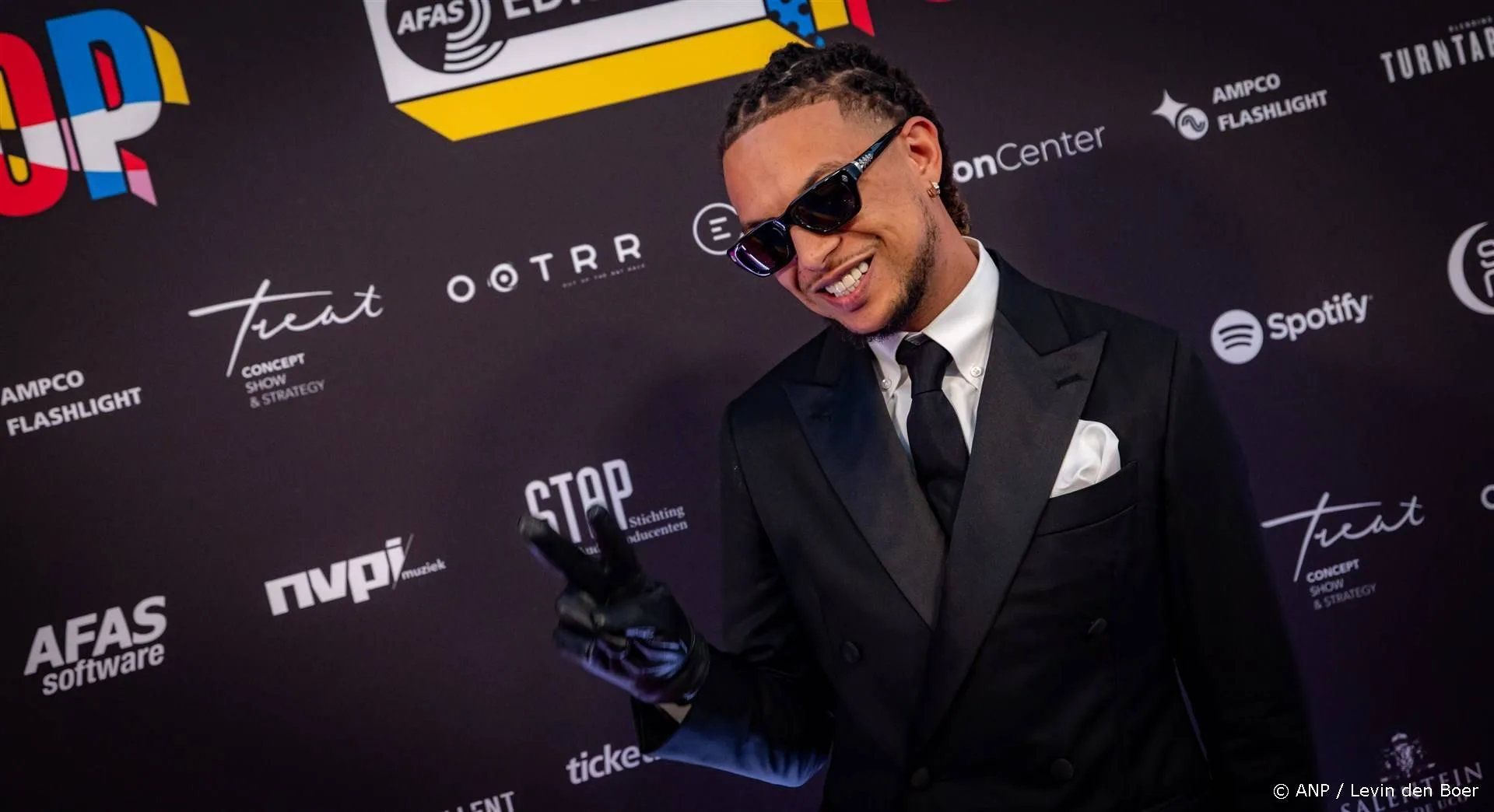 Ronnie Flex doet aan zelfreflectie: 'Ik ben een beter mens dan voorheen'