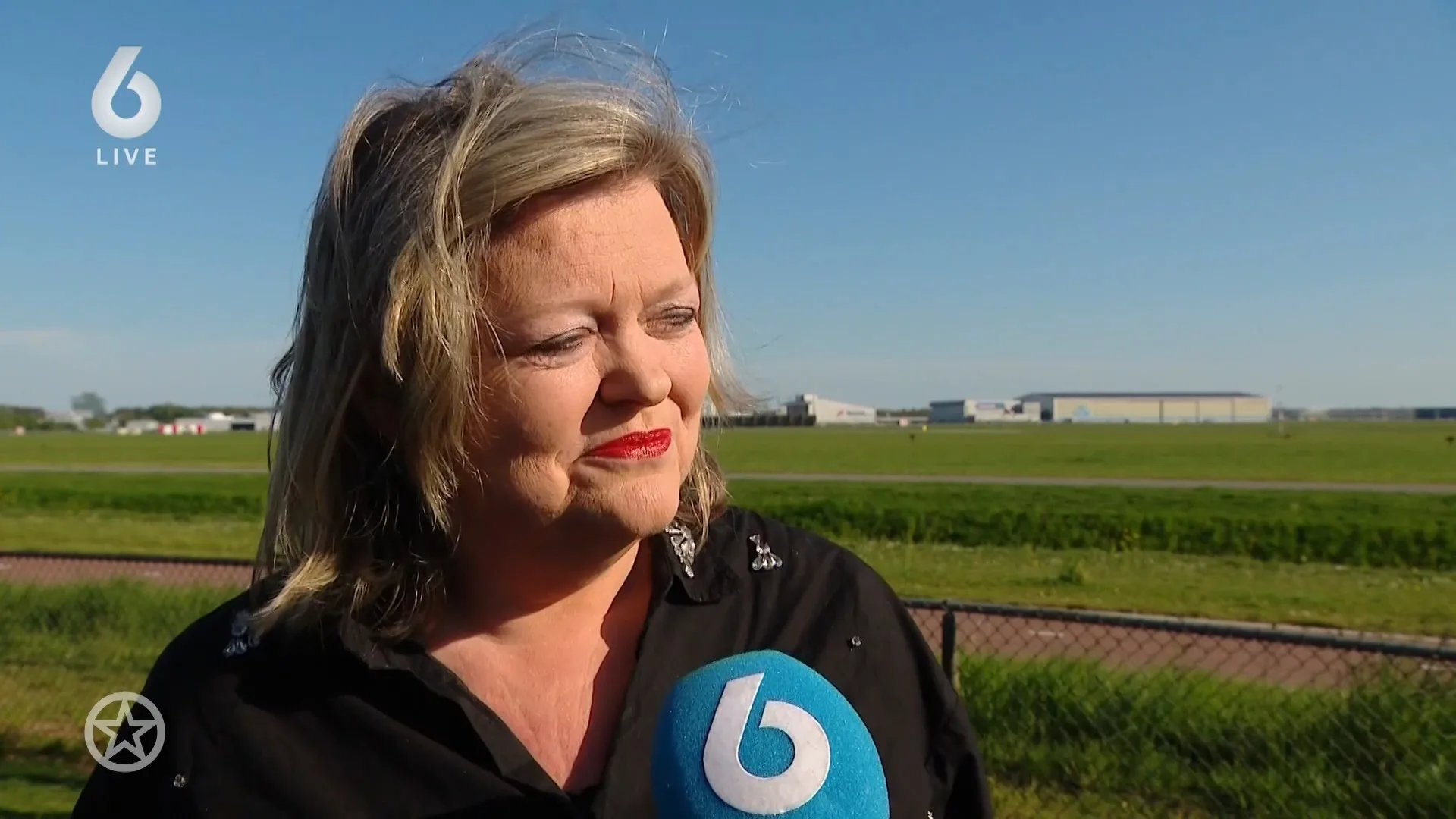 Koning Willem-Alexander wordt bijgeschoold als piloot