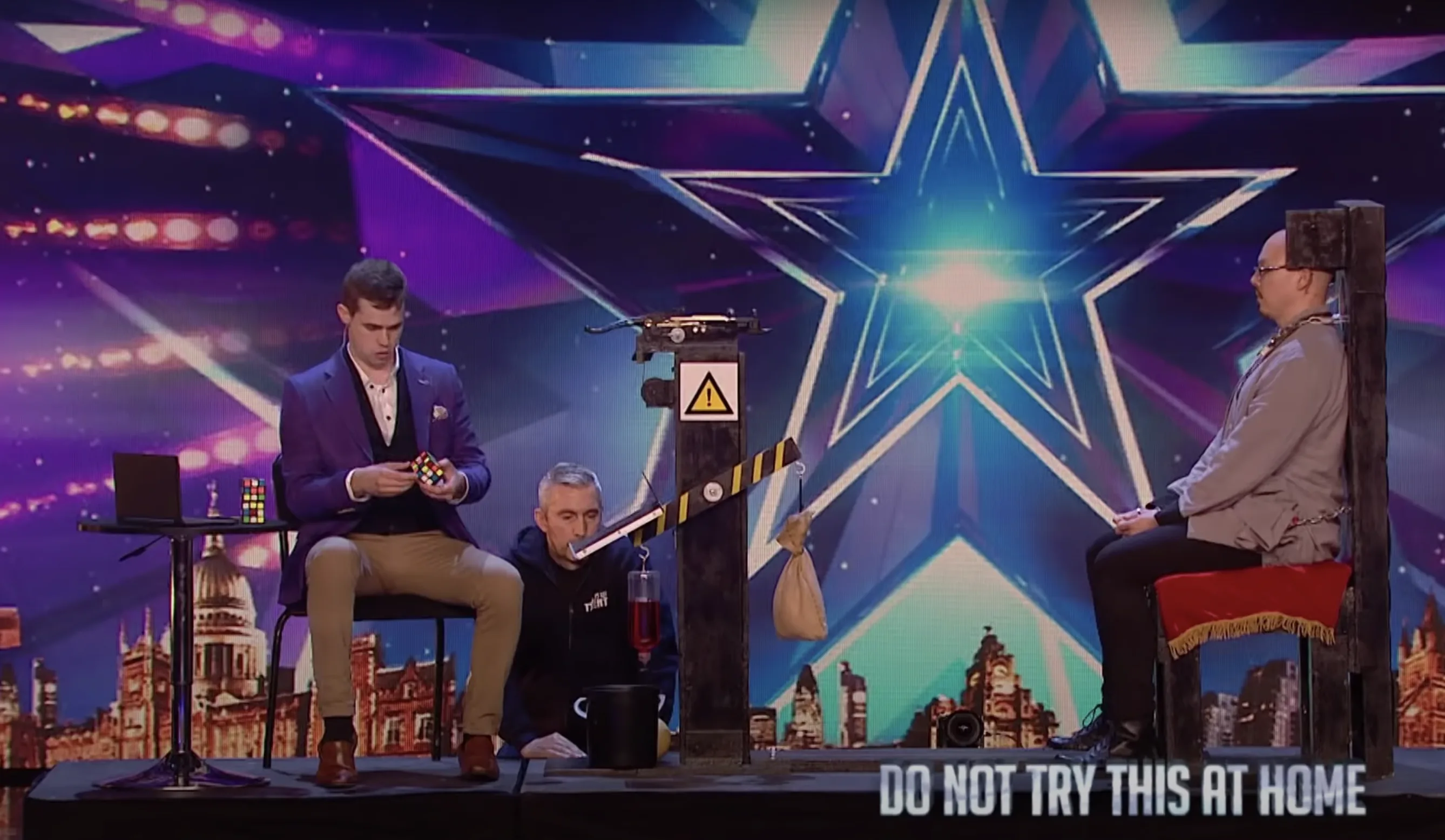 ZIEN: 'Meest gevaarlijke tv-act ooit?!'