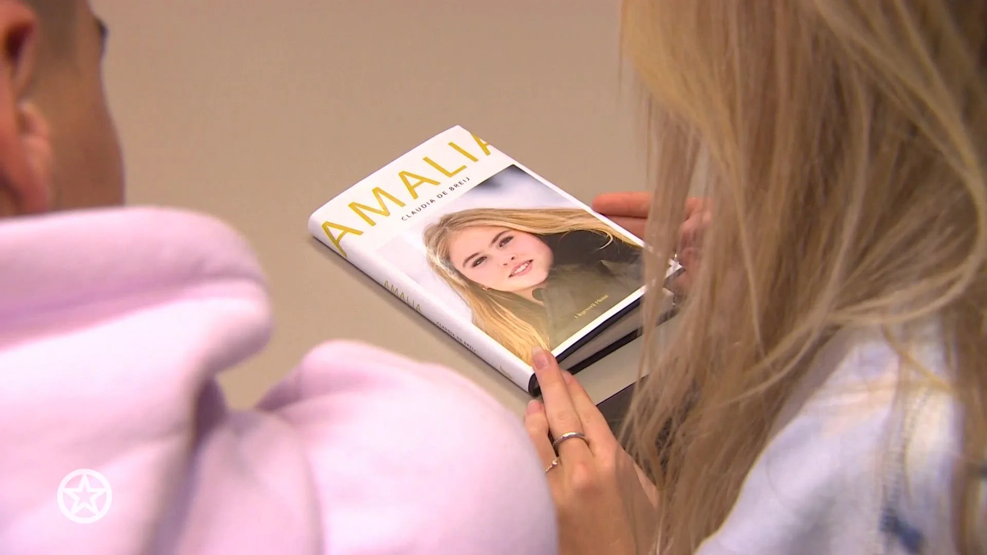 Amalia blaast 21 kaarsjes uit