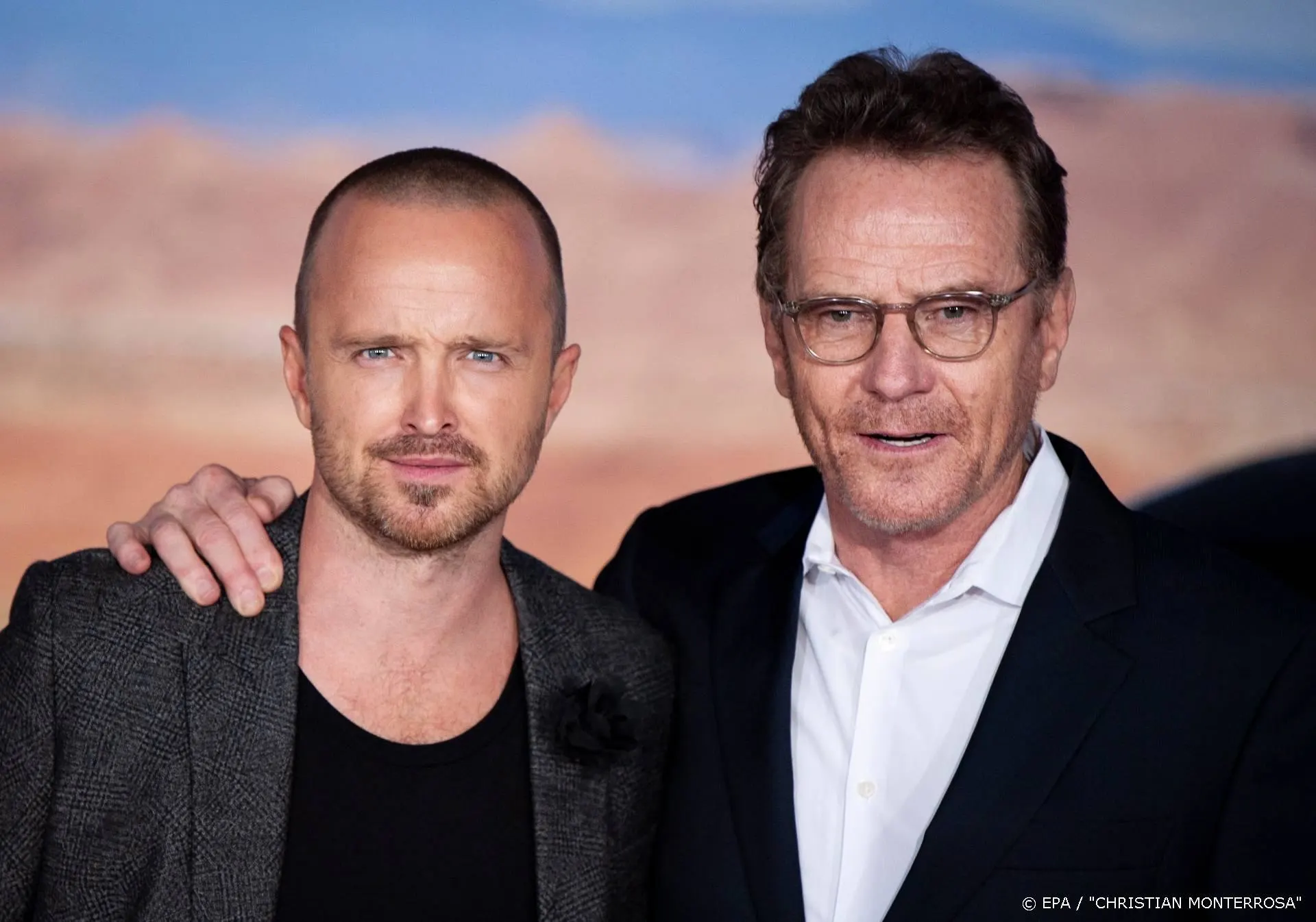 Sterren met drankmerken doneren aan barpersoneel